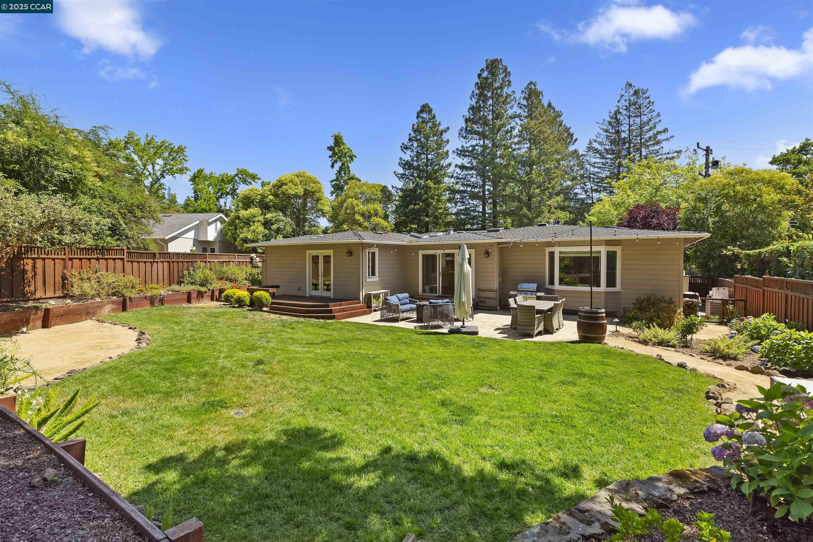 Detail Gallery Image 1 of 1 For 125 Meadow Ln, Orinda,  CA 94563 - 4 Beds | 3 Baths