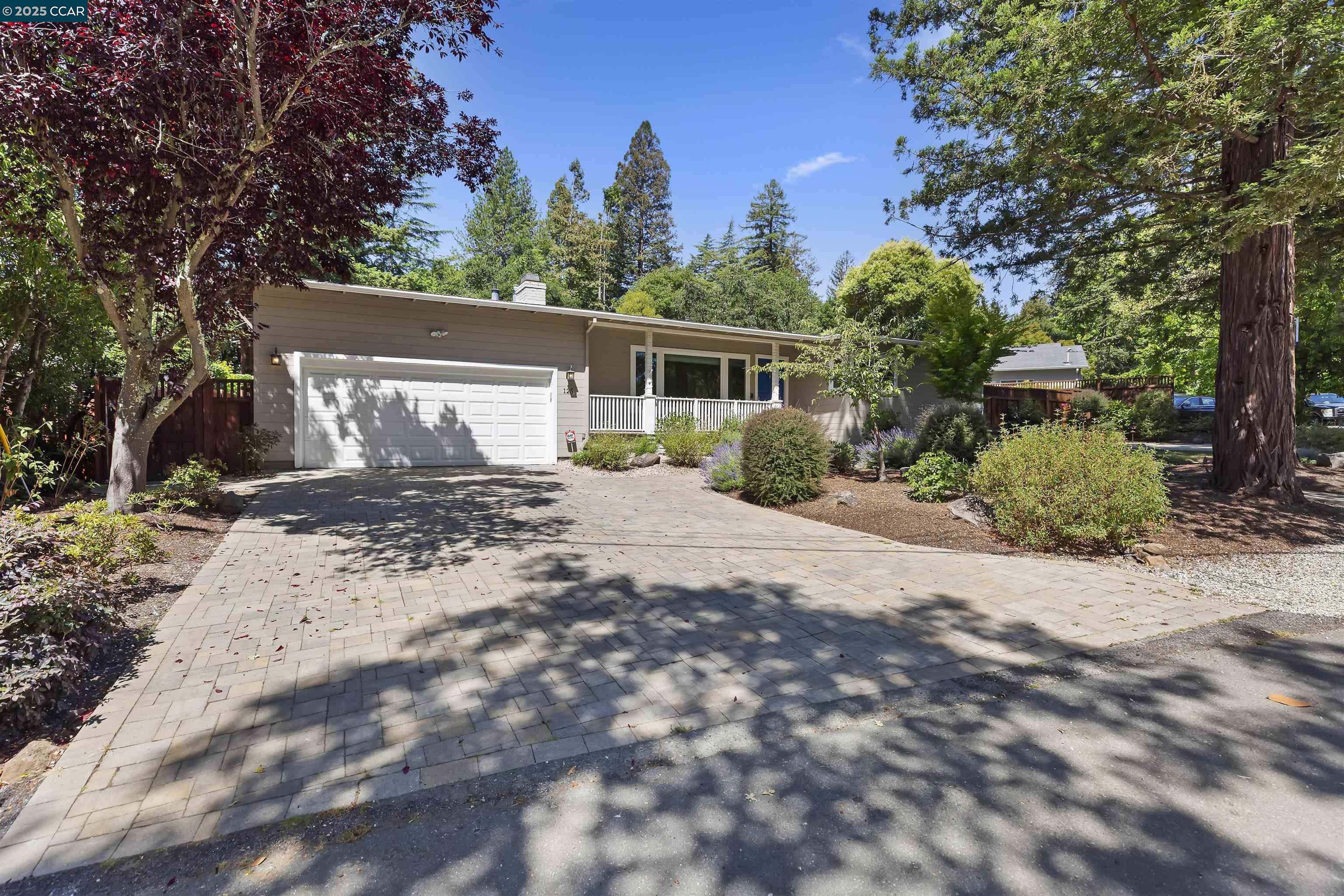 125 Meadow Ln, Orinda, California 94563, 4 Bedrooms Bedrooms, 10 Rooms Rooms,3 BathroomsBathrooms,Residential Lease,For Rent,125 Meadow Ln,41102496
