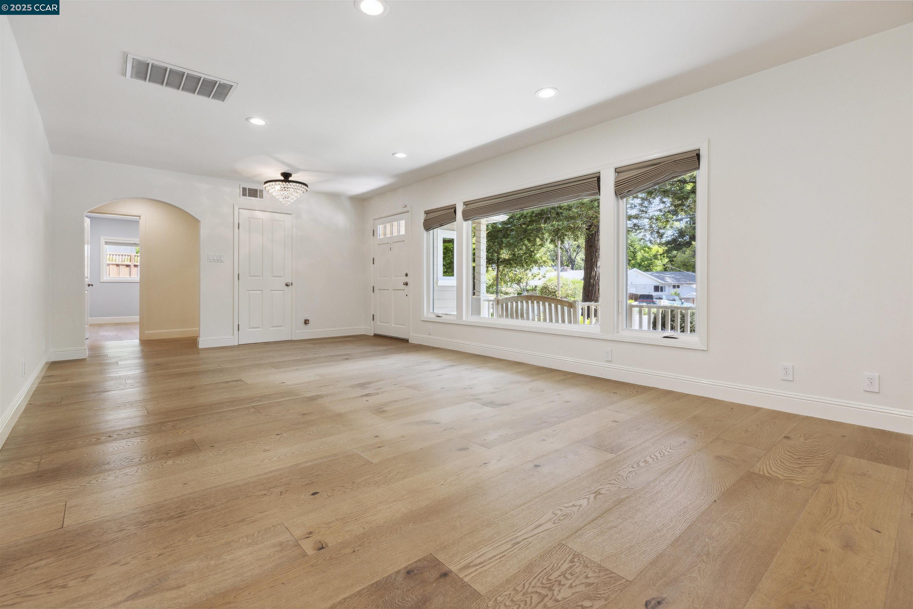 125 Meadow Ln, Orinda, California 94563, 4 Bedrooms Bedrooms, 10 Rooms Rooms,3 BathroomsBathrooms,Residential Lease,For Rent,125 Meadow Ln,41102496