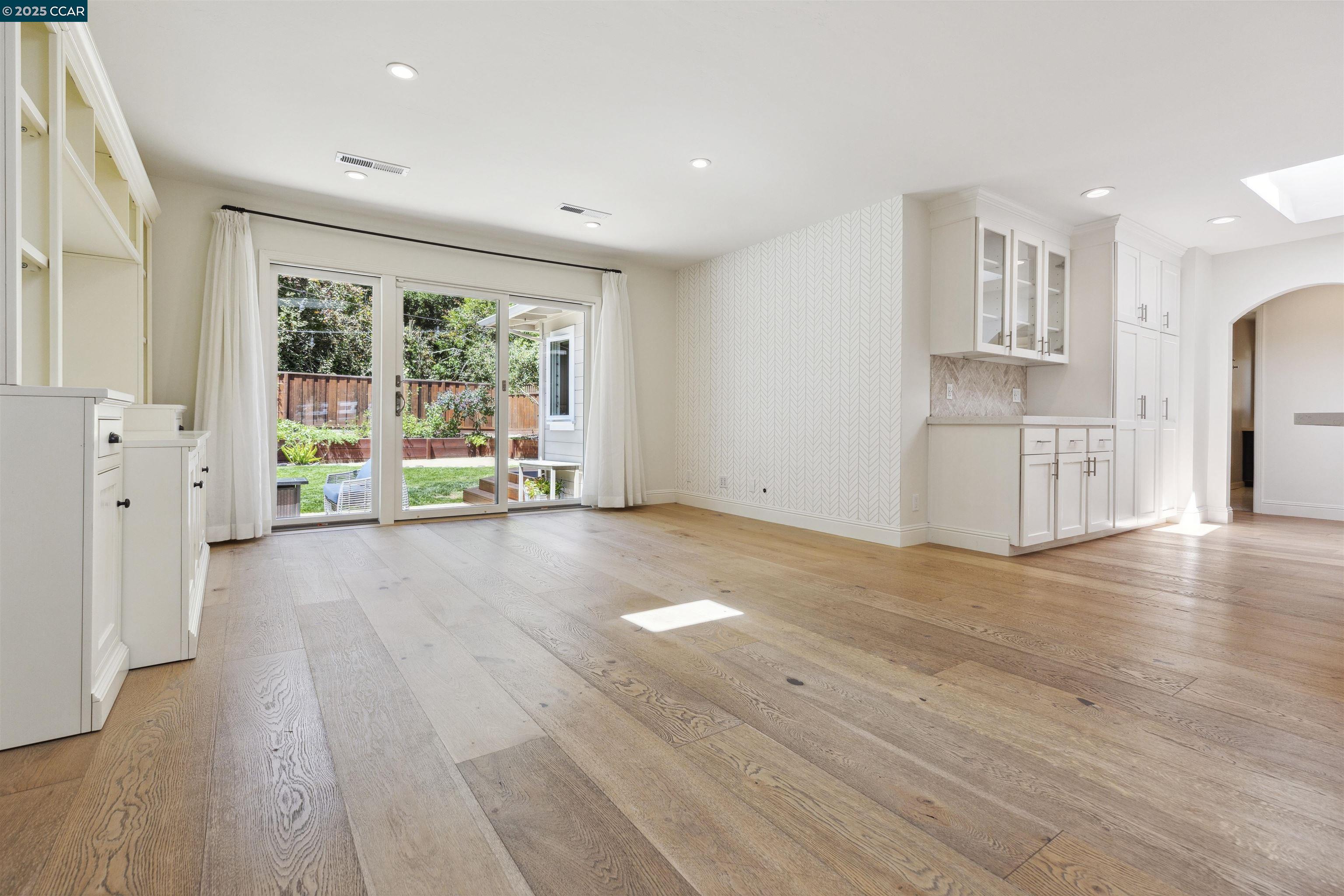125 Meadow Ln, Orinda, California 94563, 4 Bedrooms Bedrooms, 10 Rooms Rooms,3 BathroomsBathrooms,Residential Lease,For Rent,125 Meadow Ln,41102496
