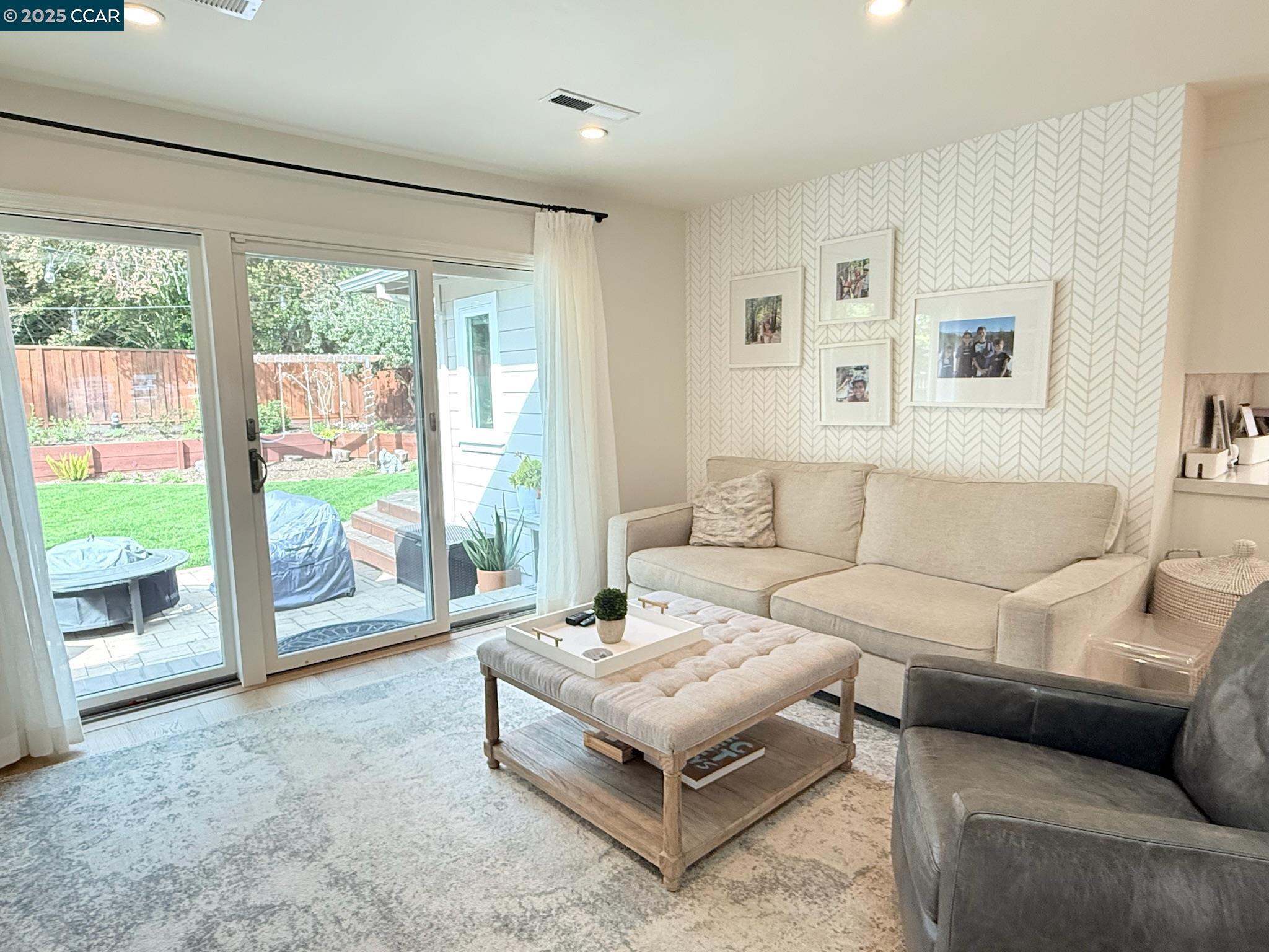 125 Meadow Ln, Orinda, California 94563, 4 Bedrooms Bedrooms, 10 Rooms Rooms,3 BathroomsBathrooms,Residential Lease,For Rent,125 Meadow Ln,41102496