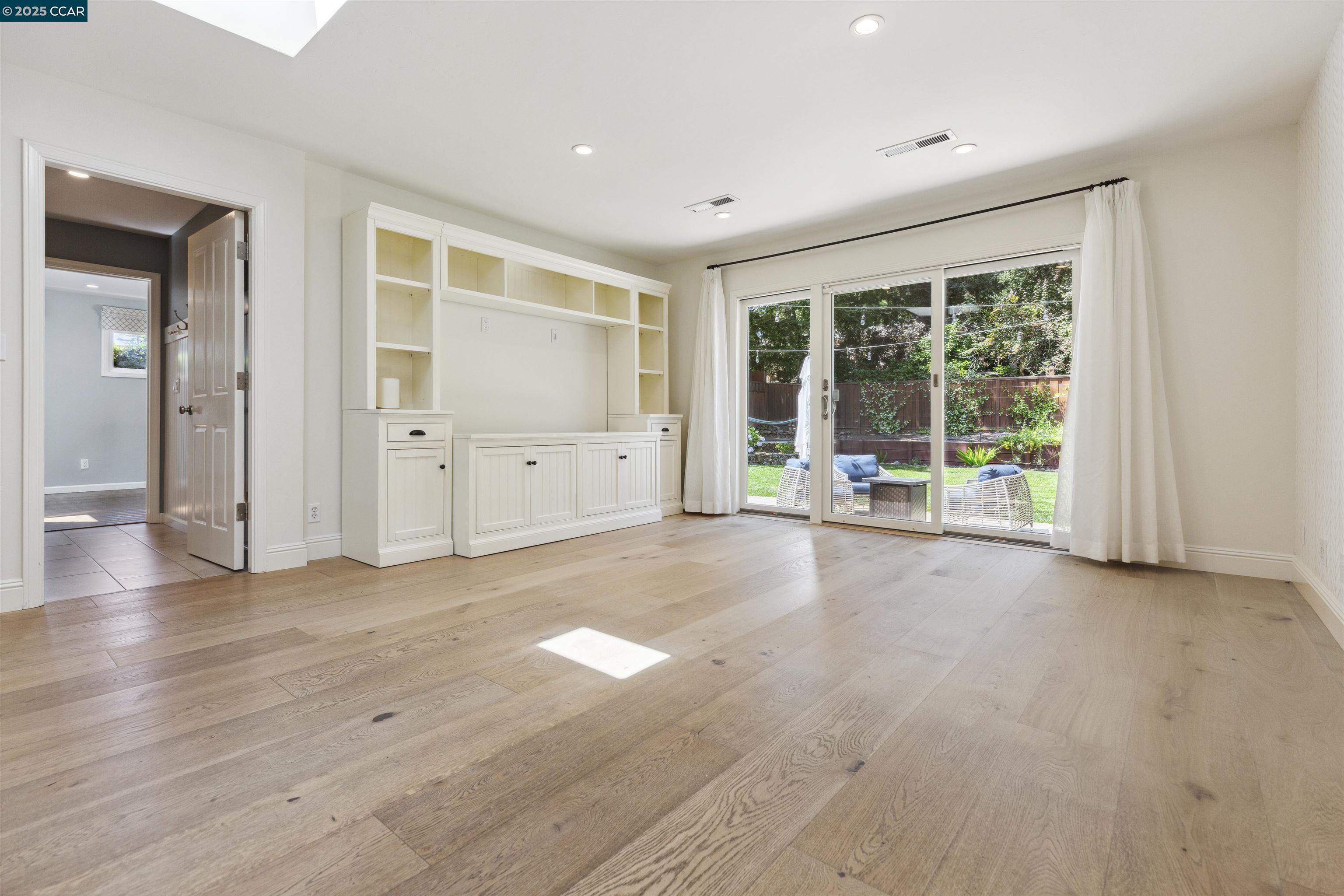 125 Meadow Ln, Orinda, California 94563, 4 Bedrooms Bedrooms, 10 Rooms Rooms,3 BathroomsBathrooms,Residential Lease,For Rent,125 Meadow Ln,41102496