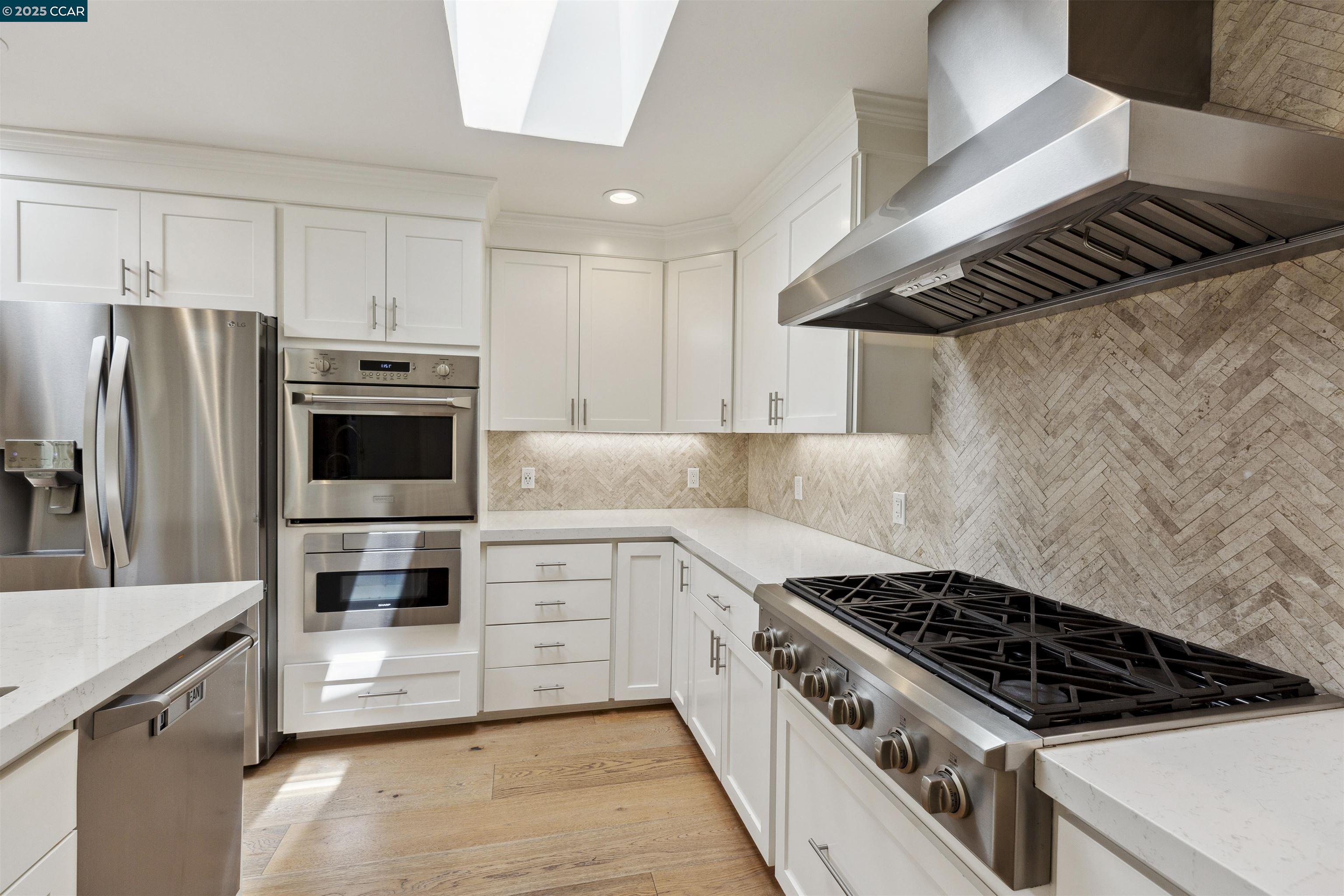 125 Meadow Ln, Orinda, California 94563, 4 Bedrooms Bedrooms, 10 Rooms Rooms,3 BathroomsBathrooms,Residential Lease,For Rent,125 Meadow Ln,41102496