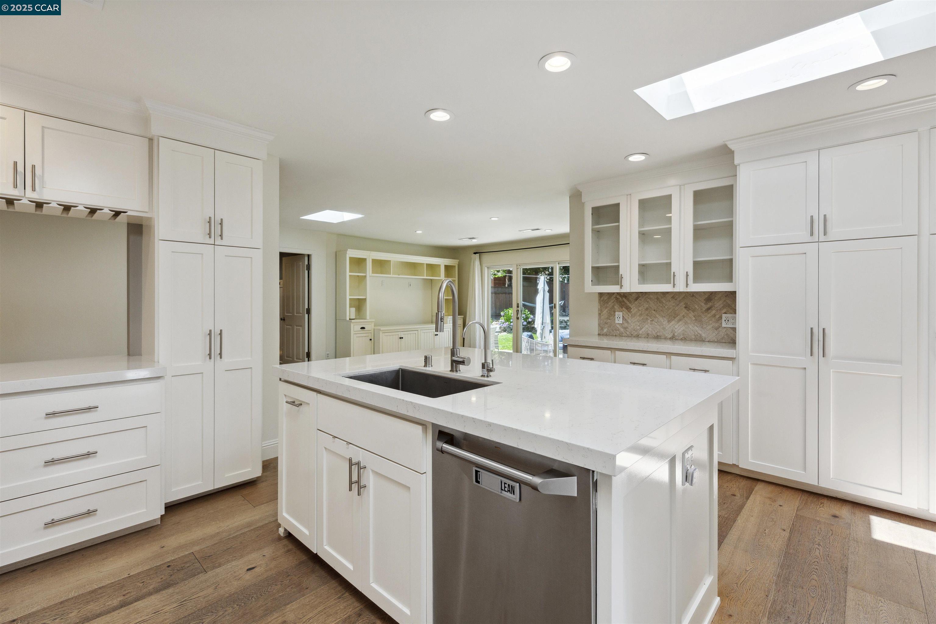 125 Meadow Ln, Orinda, California 94563, 4 Bedrooms Bedrooms, 10 Rooms Rooms,3 BathroomsBathrooms,Residential Lease,For Rent,125 Meadow Ln,41102496