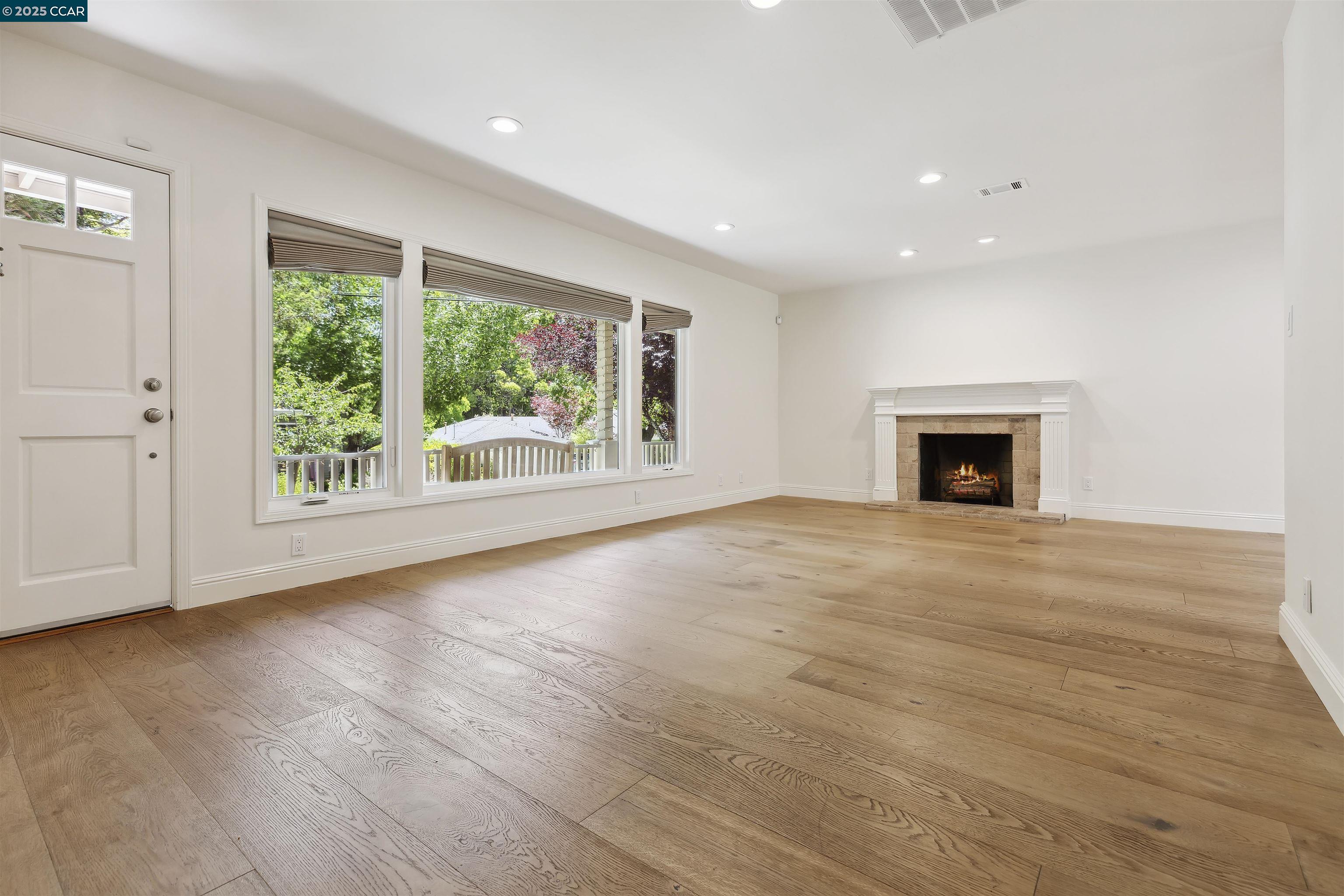 125 Meadow Ln, Orinda, California 94563, 4 Bedrooms Bedrooms, 10 Rooms Rooms,3 BathroomsBathrooms,Residential Lease,For Rent,125 Meadow Ln,41102496