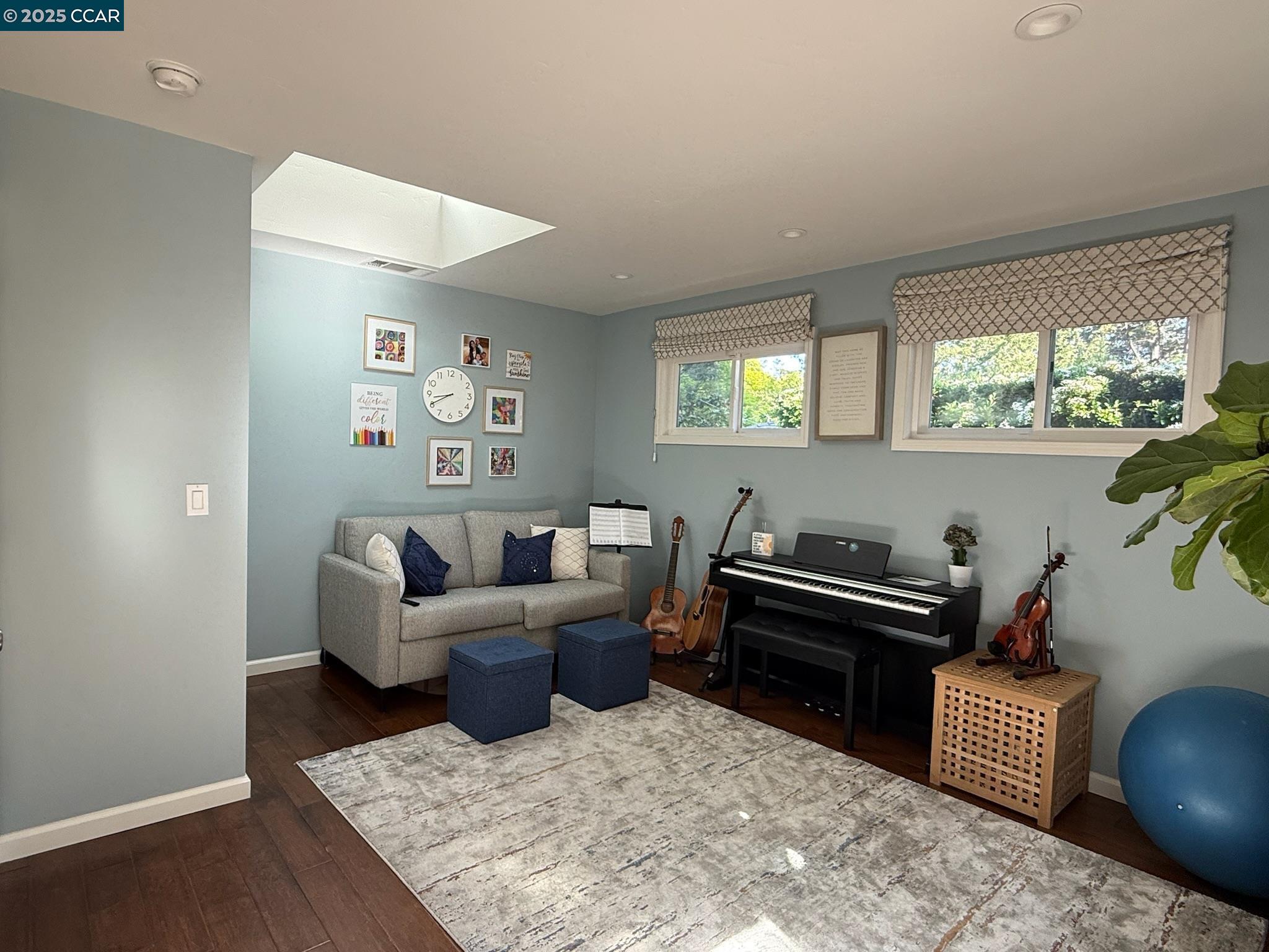 125 Meadow Ln, Orinda, California 94563, 4 Bedrooms Bedrooms, 10 Rooms Rooms,3 BathroomsBathrooms,Residential Lease,For Rent,125 Meadow Ln,41102496