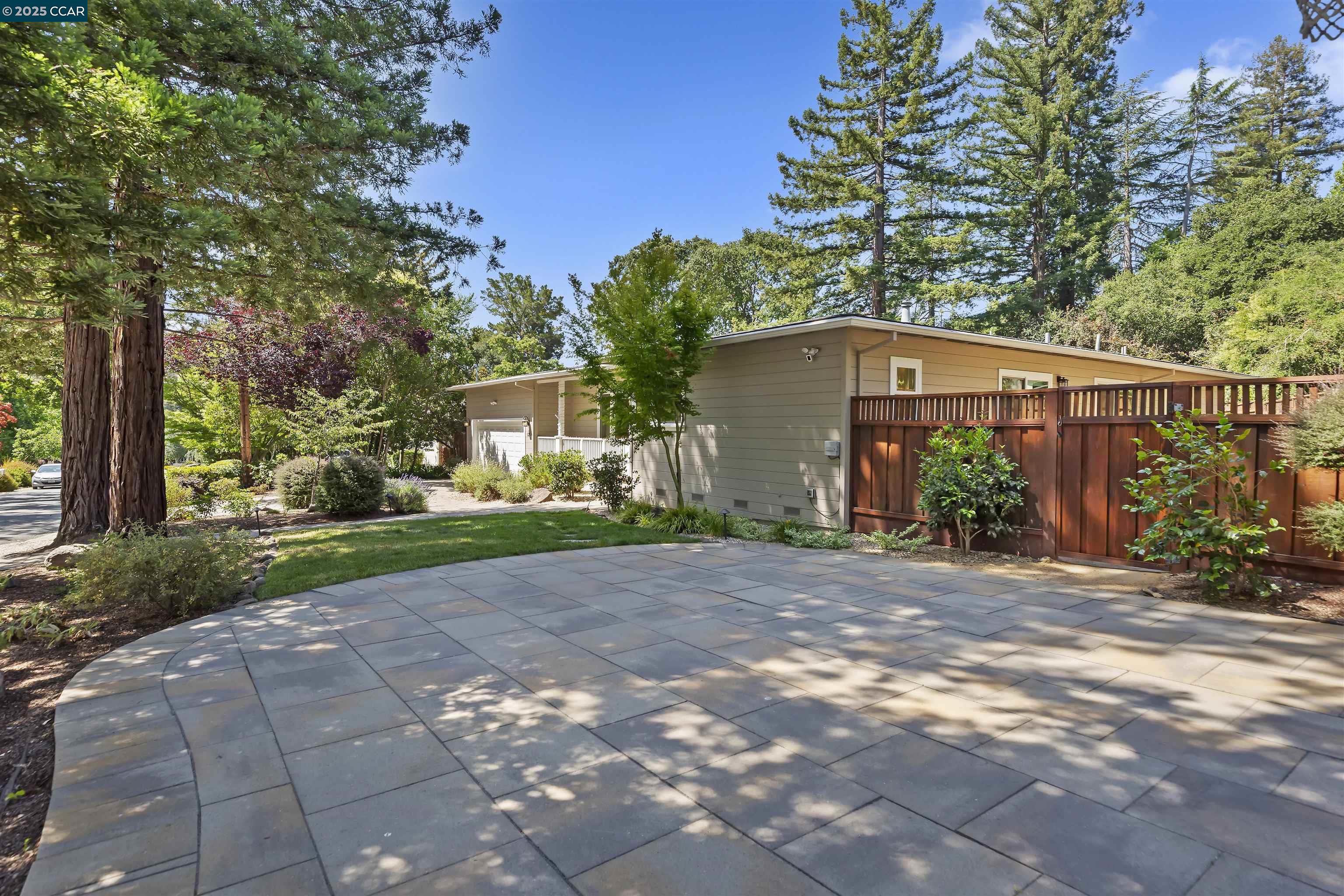 125 Meadow Ln, Orinda, California 94563, 4 Bedrooms Bedrooms, 10 Rooms Rooms,3 BathroomsBathrooms,Residential Lease,For Rent,125 Meadow Ln,41102496