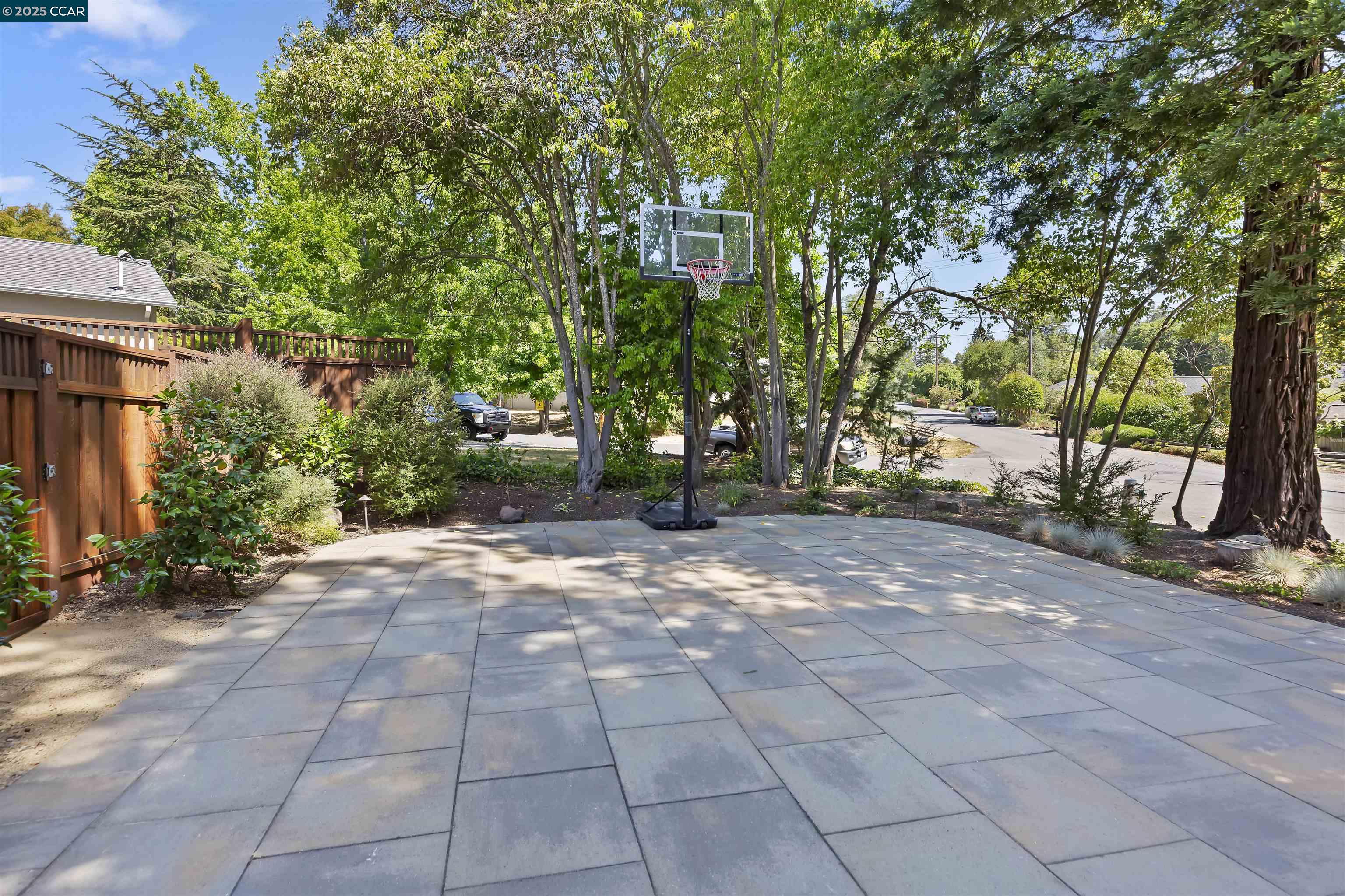 125 Meadow Ln, Orinda, California 94563, 4 Bedrooms Bedrooms, 10 Rooms Rooms,3 BathroomsBathrooms,Residential Lease,For Rent,125 Meadow Ln,41102496