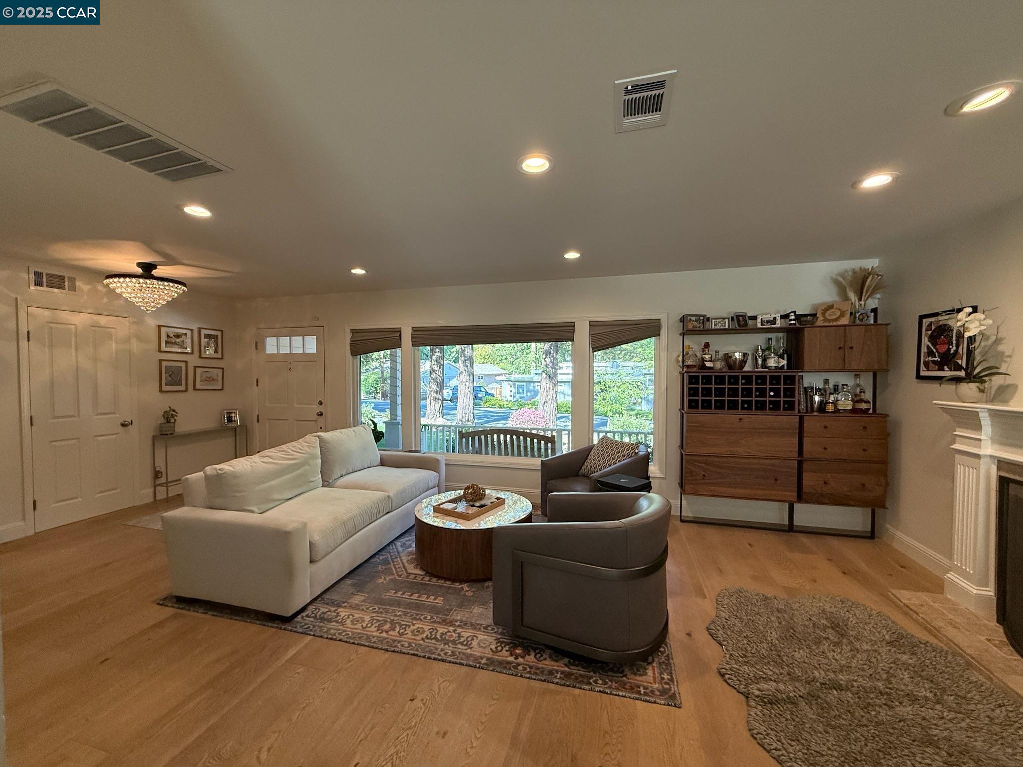 125 Meadow Ln, Orinda, California 94563, 4 Bedrooms Bedrooms, 10 Rooms Rooms,3 BathroomsBathrooms,Residential Lease,For Rent,125 Meadow Ln,41102496