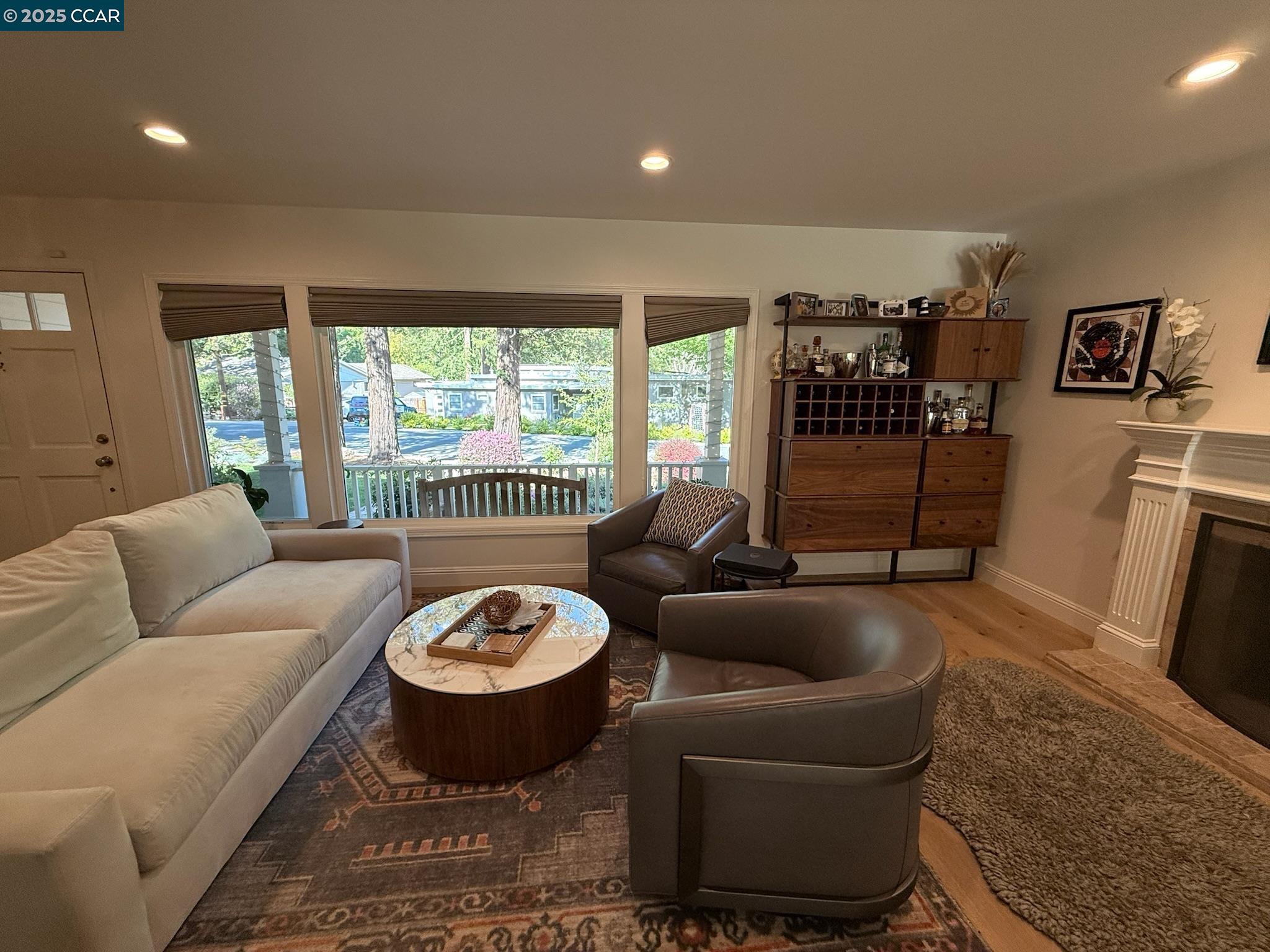 125 Meadow Ln, Orinda, California 94563, 4 Bedrooms Bedrooms, 10 Rooms Rooms,3 BathroomsBathrooms,Residential Lease,For Rent,125 Meadow Ln,41102496