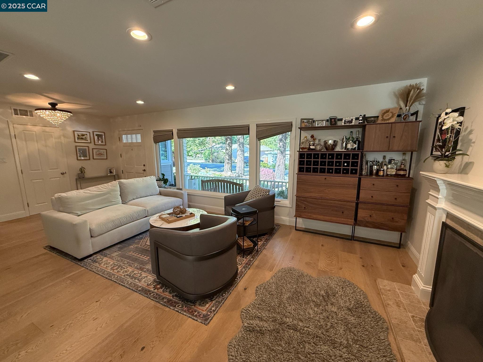 125 Meadow Ln, Orinda, California 94563, 4 Bedrooms Bedrooms, 10 Rooms Rooms,3 BathroomsBathrooms,Residential Lease,For Rent,125 Meadow Ln,41102496