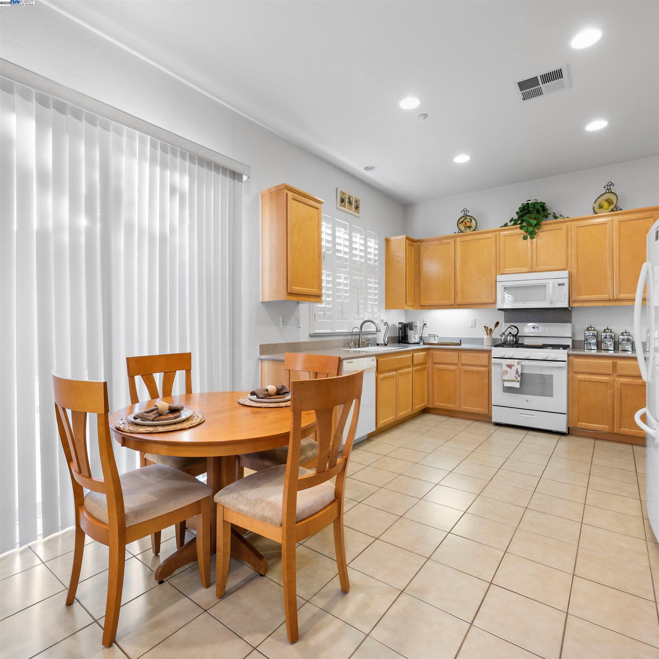Detail Gallery Image 11 of 33 For 443 Collis St, Brentwood,  CA 94513 - 4 Beds | 3 Baths