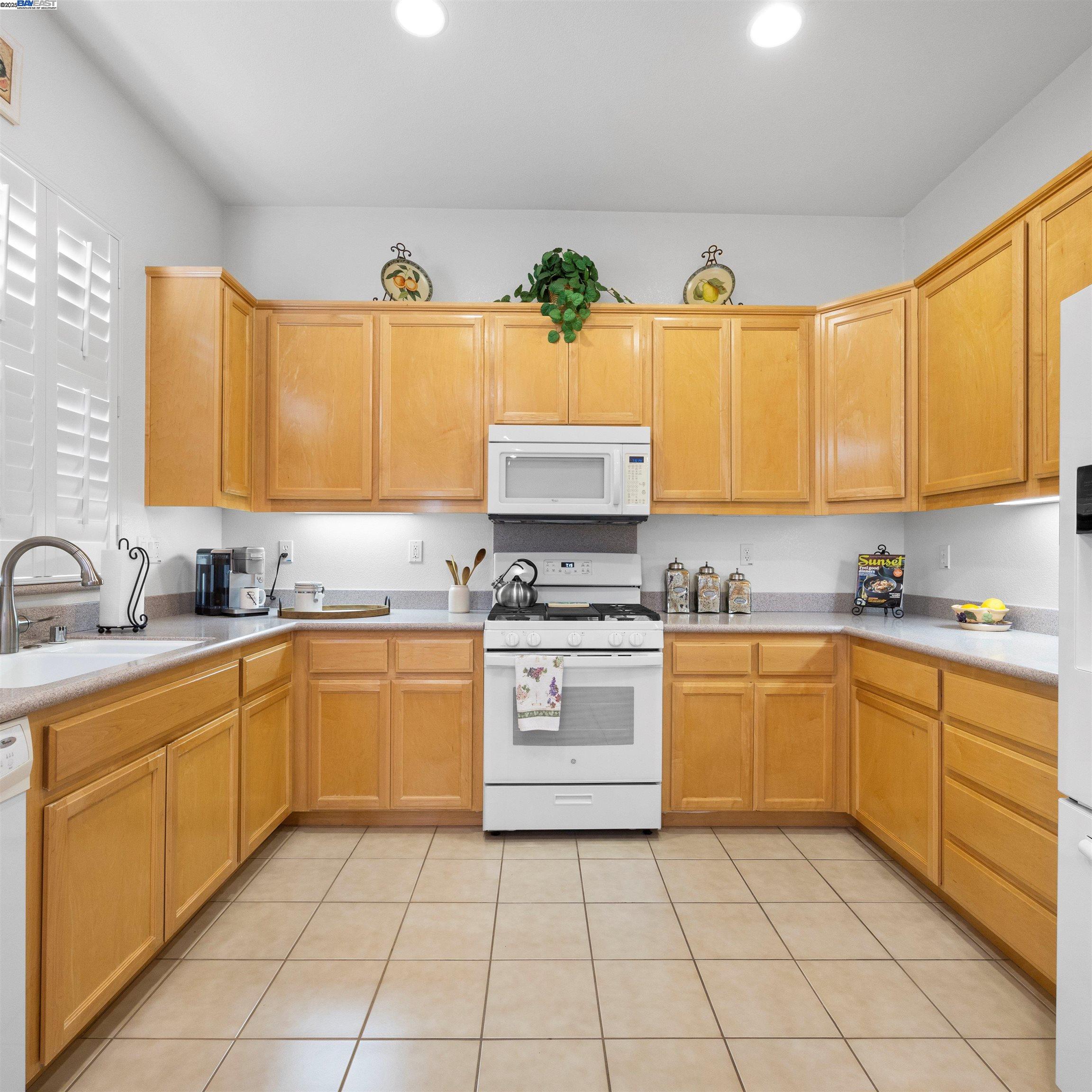 Detail Gallery Image 12 of 33 For 443 Collis St, Brentwood,  CA 94513 - 4 Beds | 3 Baths