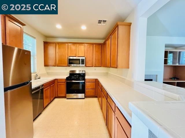 34 Warhol Way, Pleasant Hill, California 94523, 3 Bedrooms Bedrooms, 5 Rooms Rooms,2 BathroomsBathrooms,Residential Lease,For Rent,34 Warhol Way,41102505