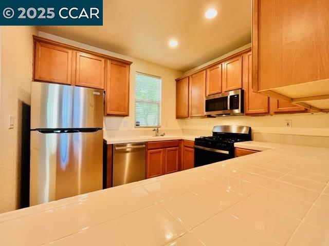 34 Warhol Way, Pleasant Hill, California 94523, 3 Bedrooms Bedrooms, 5 Rooms Rooms,2 BathroomsBathrooms,Residential Lease,For Rent,34 Warhol Way,41102505