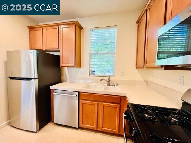 34 Warhol Way, Pleasant Hill, California 94523, 3 Bedrooms Bedrooms, 5 Rooms Rooms,2 BathroomsBathrooms,Residential Lease,For Rent,34 Warhol Way,41102505