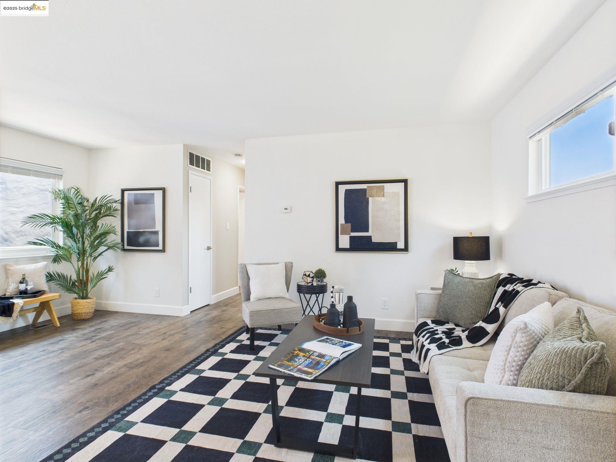 Detail Gallery Image 5 of 26 For 2532 Lincoln Ave, Richmond,  CA 94804 - 2 Beds | 1 Baths