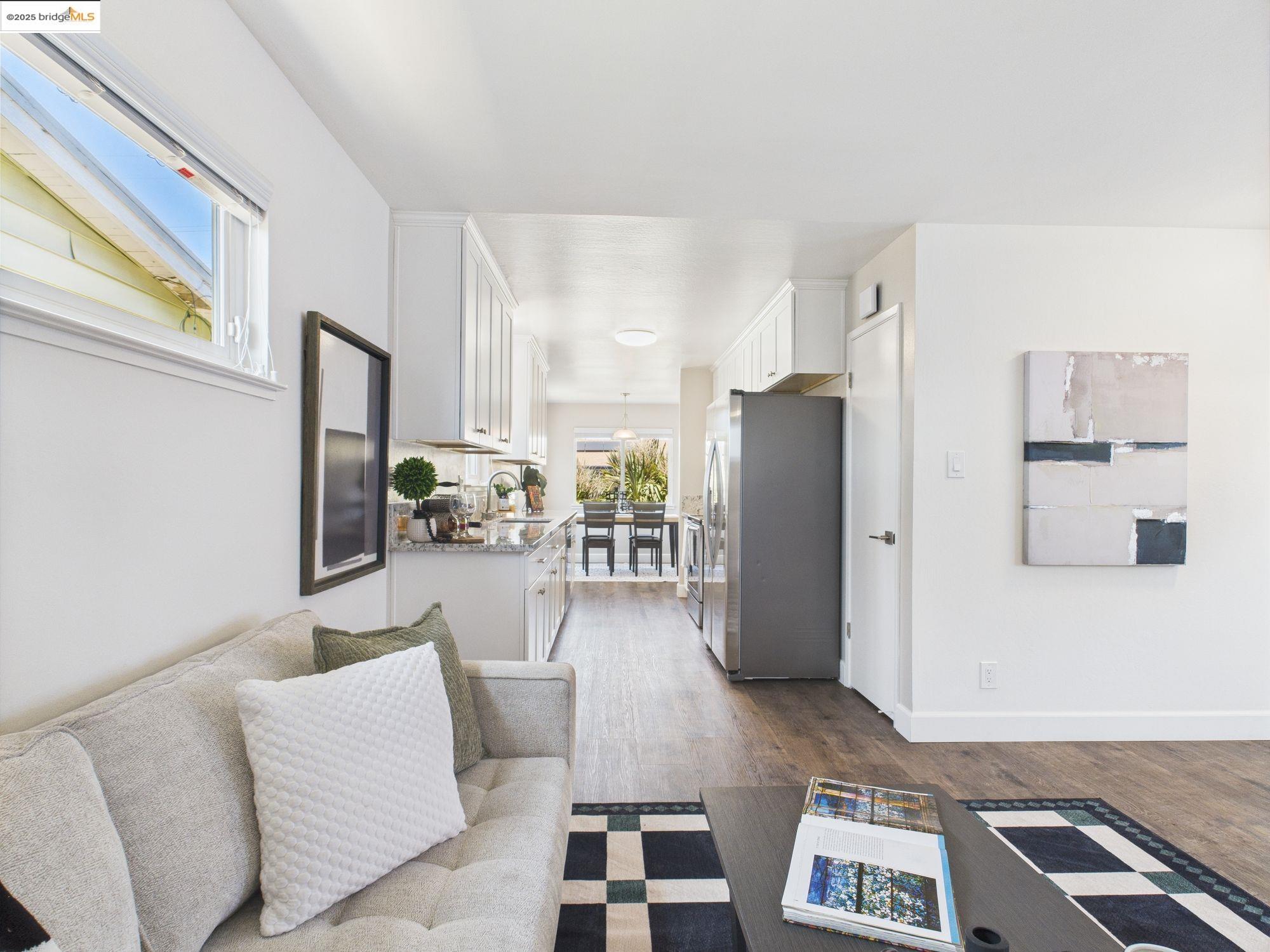 Detail Gallery Image 8 of 26 For 2532 Lincoln Ave, Richmond,  CA 94804 - 2 Beds | 1 Baths
