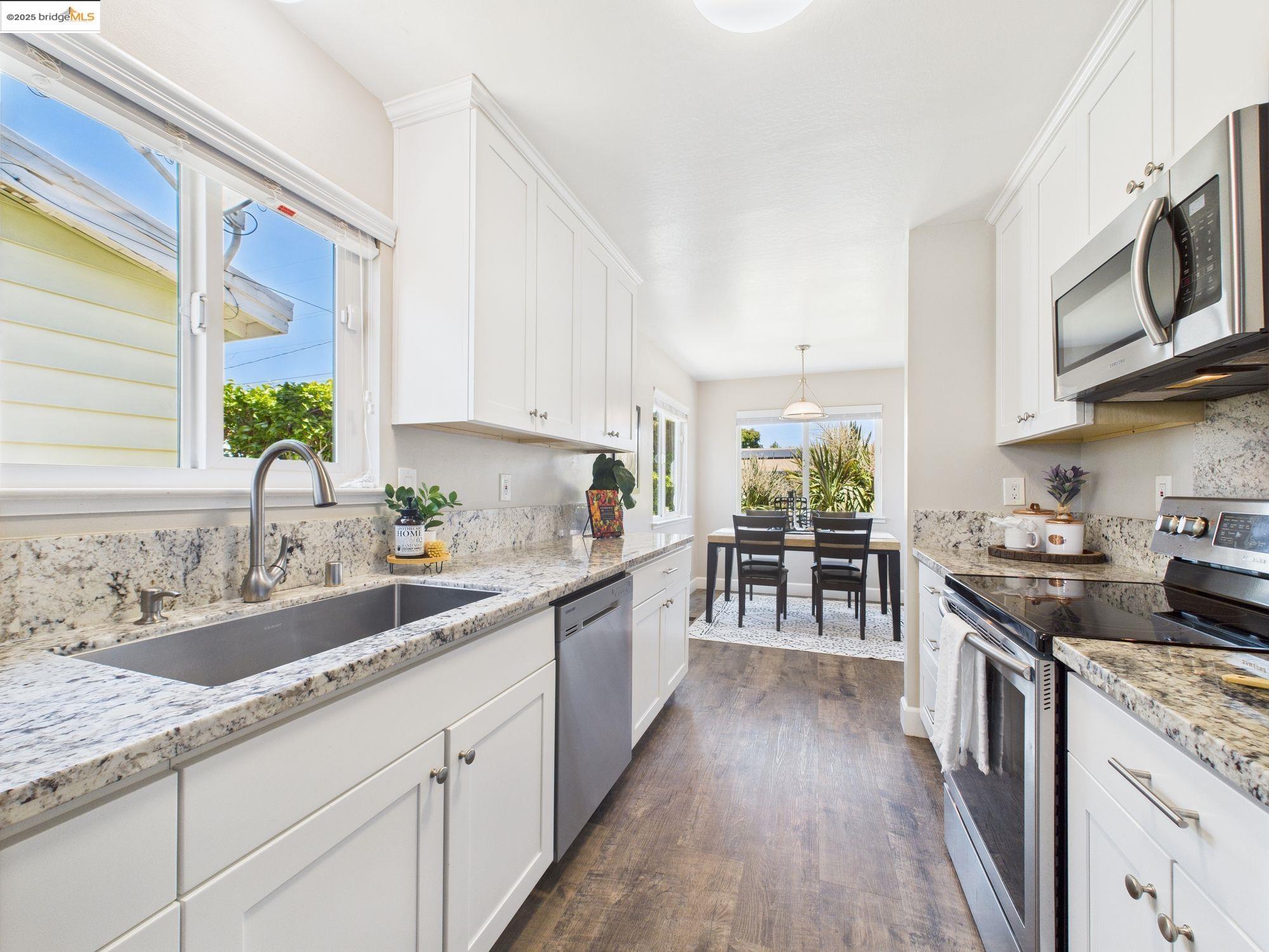 Detail Gallery Image 10 of 26 For 2532 Lincoln Ave, Richmond,  CA 94804 - 2 Beds | 1 Baths