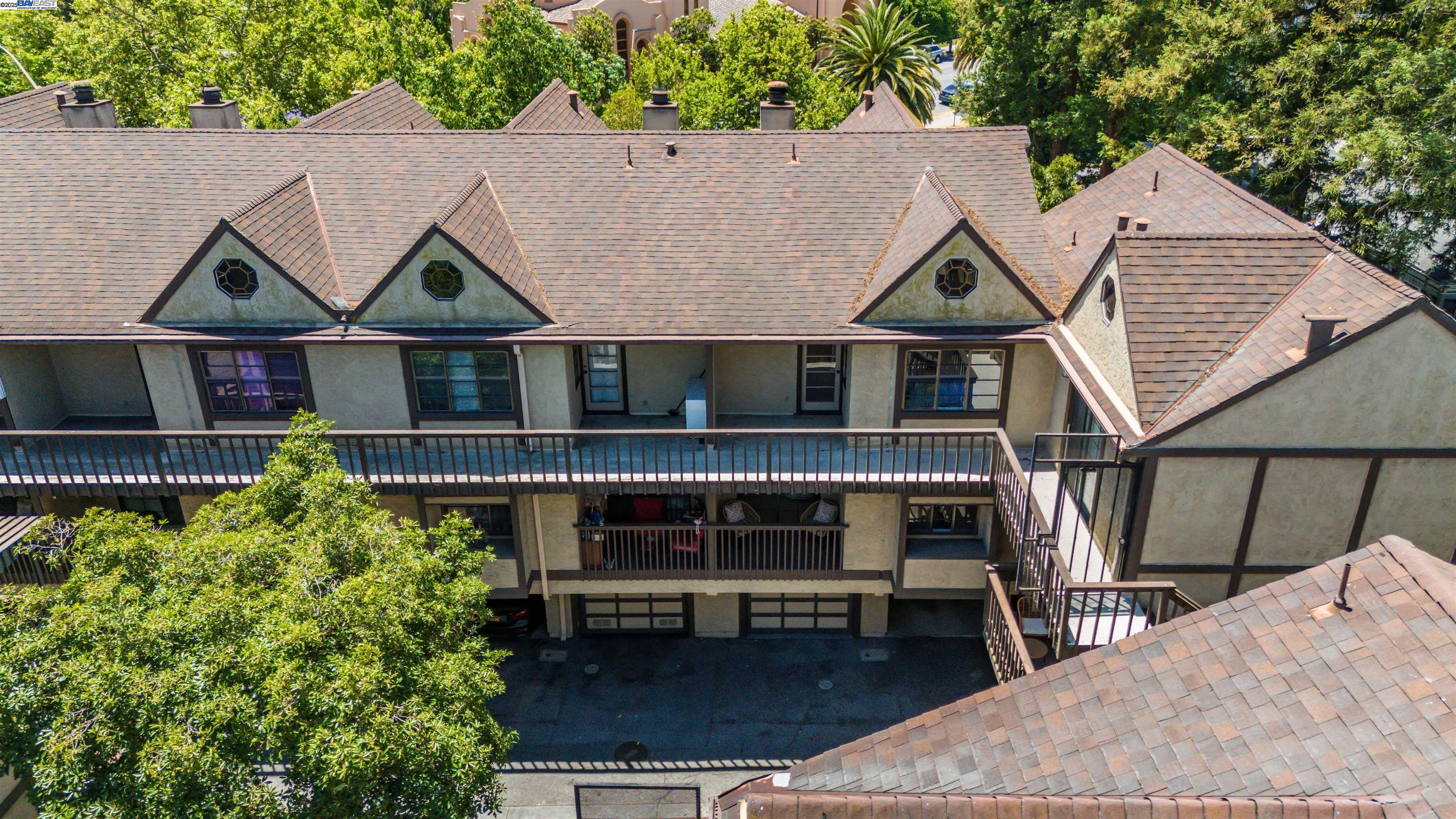 Detail Gallery Image 2 of 43 For 1116 Brewster Ave, Redwood City,  CA 94062-1310 - 2 Beds | 2/1 Baths