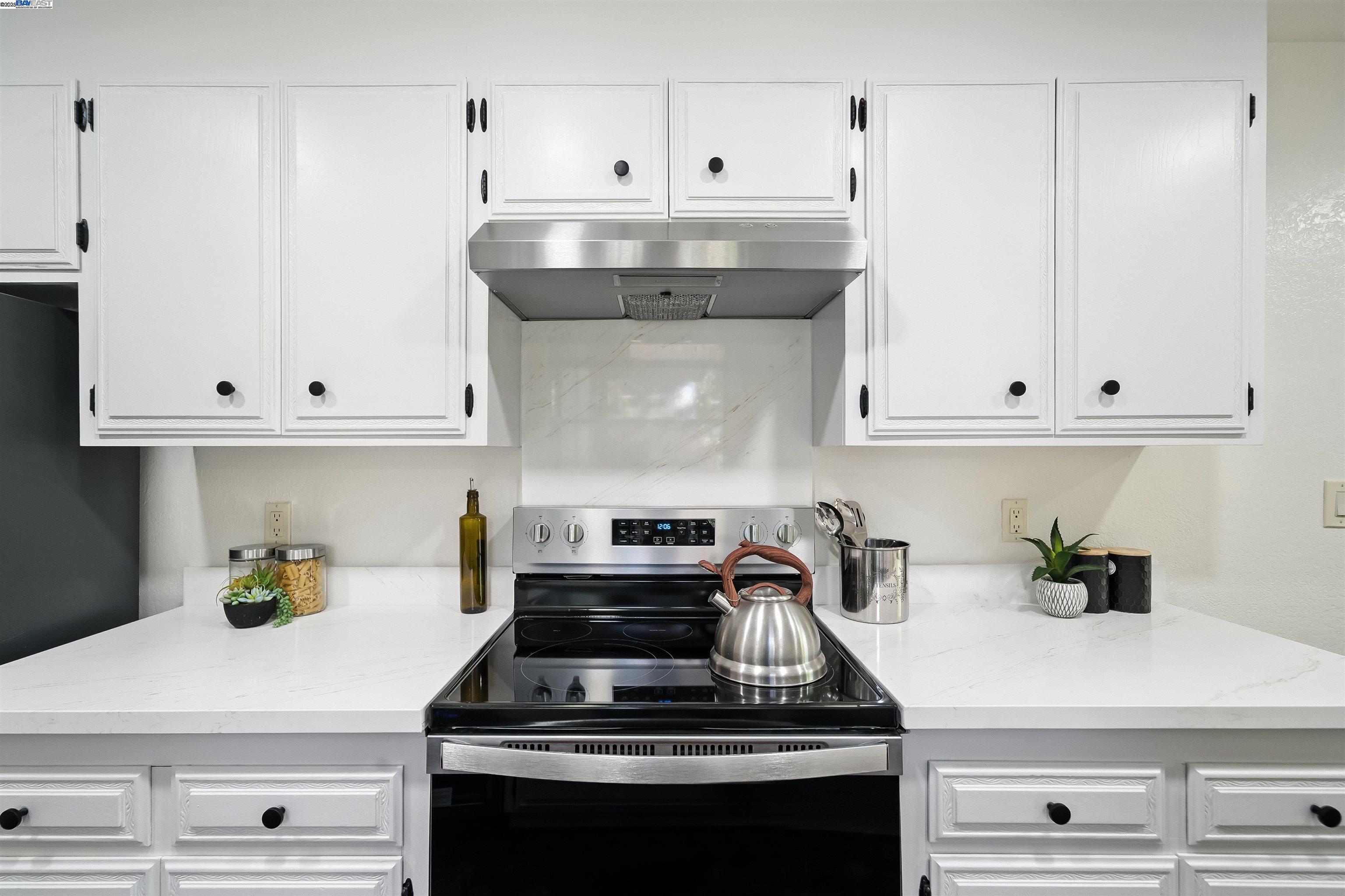 Detail Gallery Image 11 of 43 For 1116 Brewster Ave, Redwood City,  CA 94062-1310 - 2 Beds | 2/1 Baths
