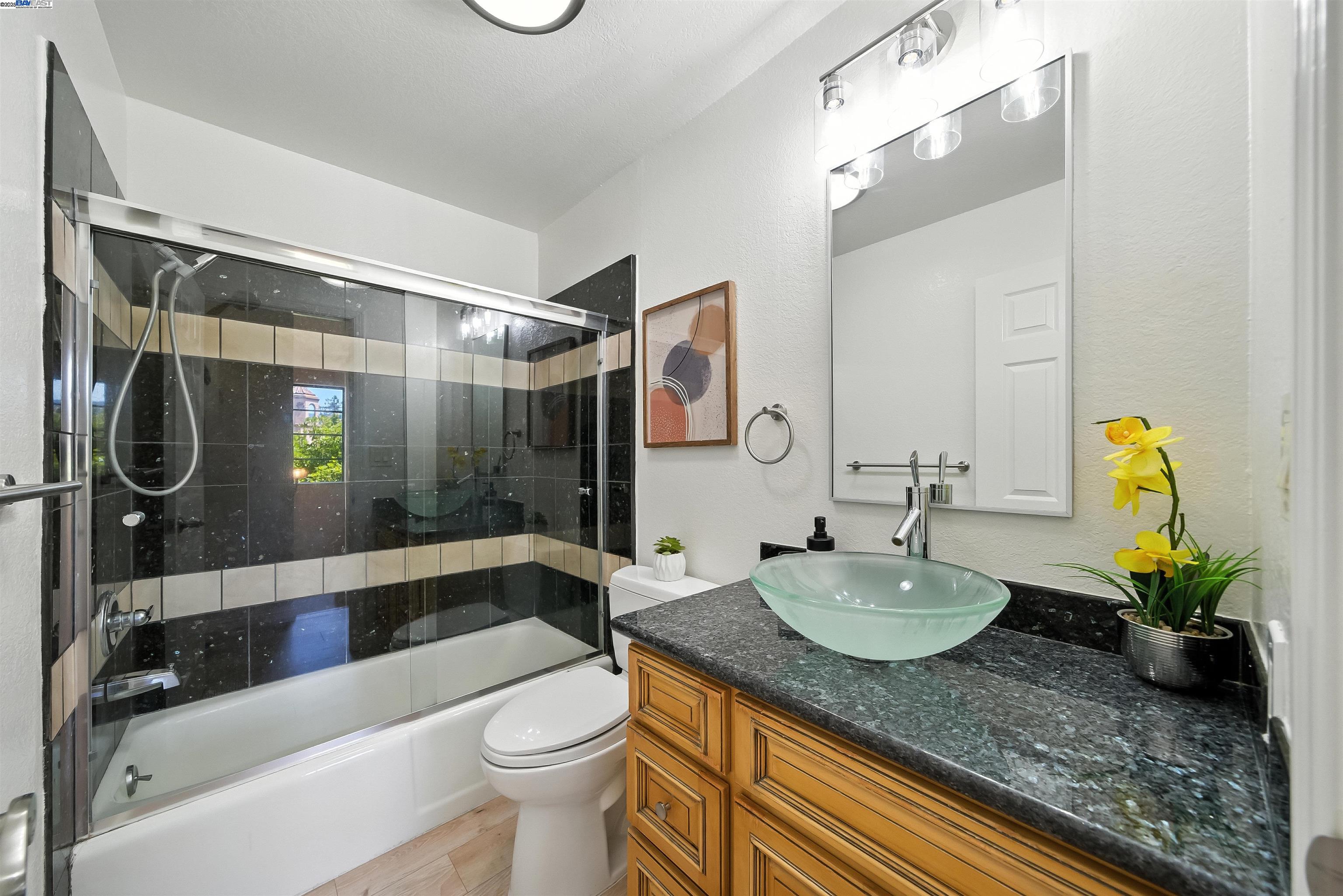 Detail Gallery Image 25 of 43 For 1116 Brewster Ave, Redwood City,  CA 94062-1310 - 2 Beds | 2/1 Baths