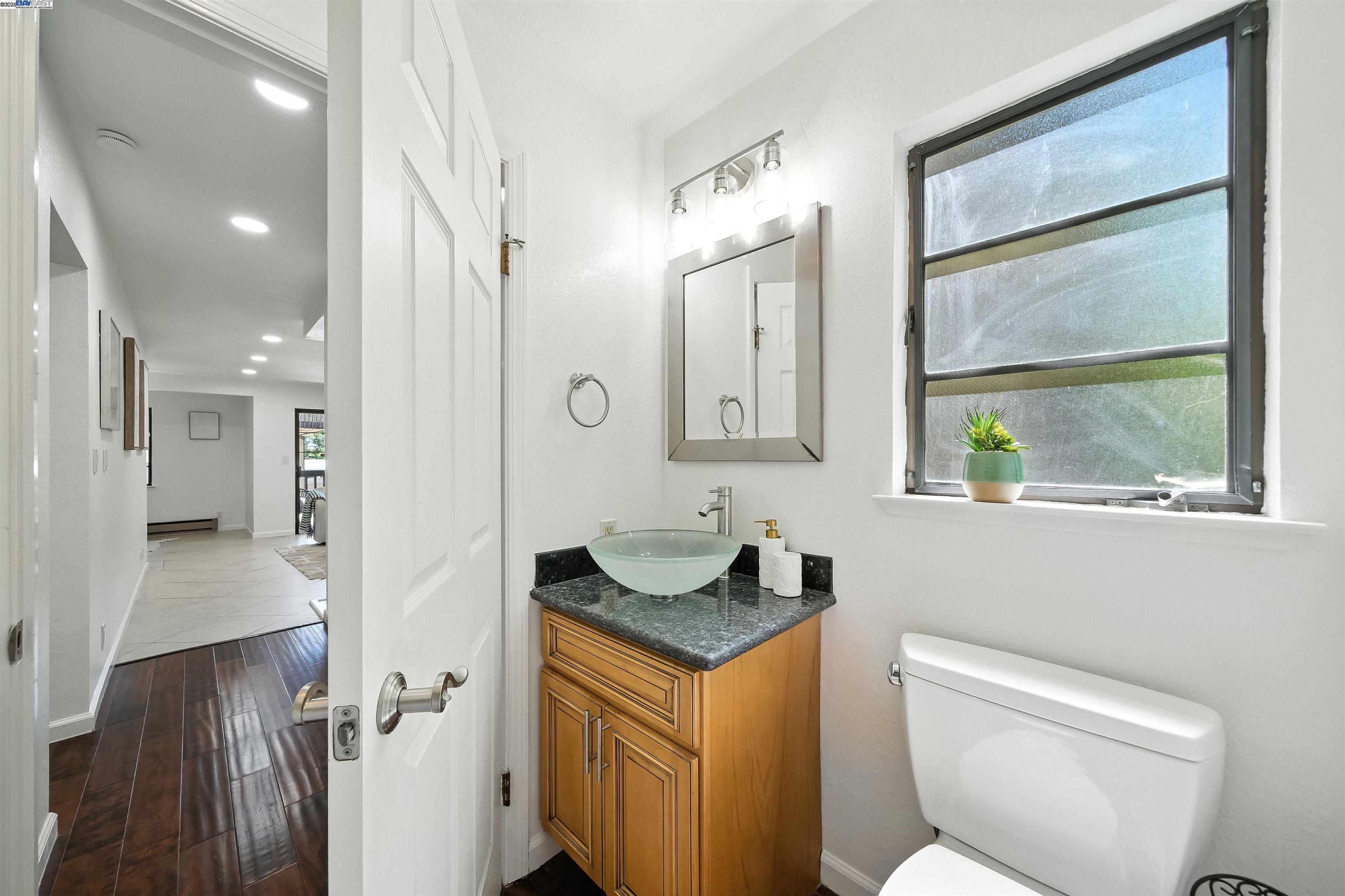 Detail Gallery Image 26 of 43 For 1116 Brewster Ave, Redwood City,  CA 94062-1310 - 2 Beds | 2/1 Baths
