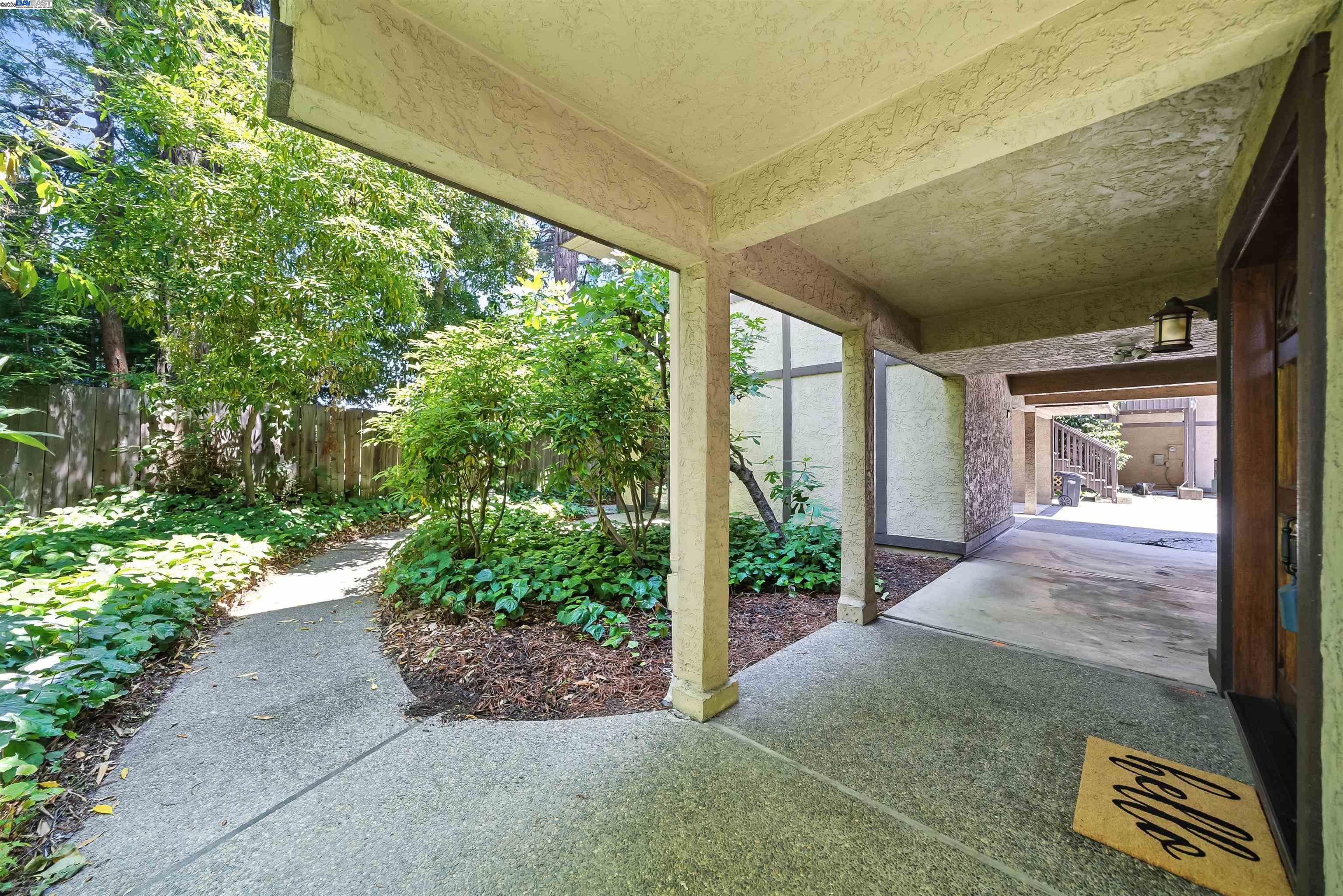 Detail Gallery Image 4 of 43 For 1116 Brewster Ave, Redwood City,  CA 94062-1310 - 2 Beds | 2/1 Baths