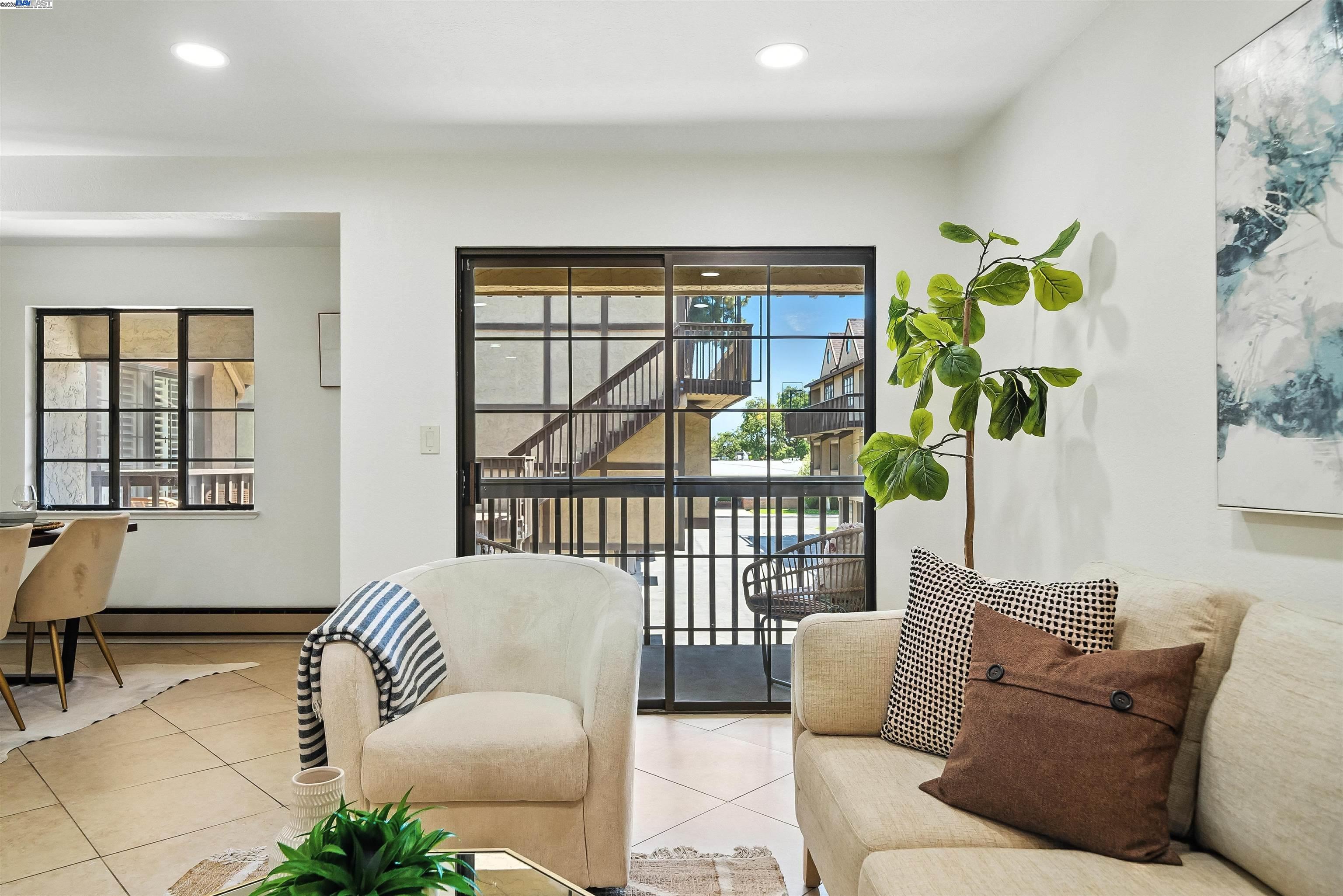 Detail Gallery Image 34 of 43 For 1116 Brewster Ave, Redwood City,  CA 94062-1310 - 2 Beds | 2/1 Baths