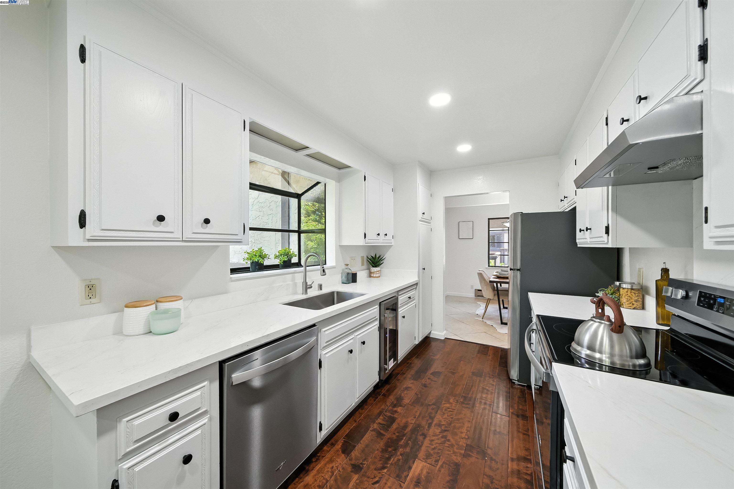 Detail Gallery Image 36 of 43 For 1116 Brewster Ave, Redwood City,  CA 94062-1310 - 2 Beds | 2/1 Baths