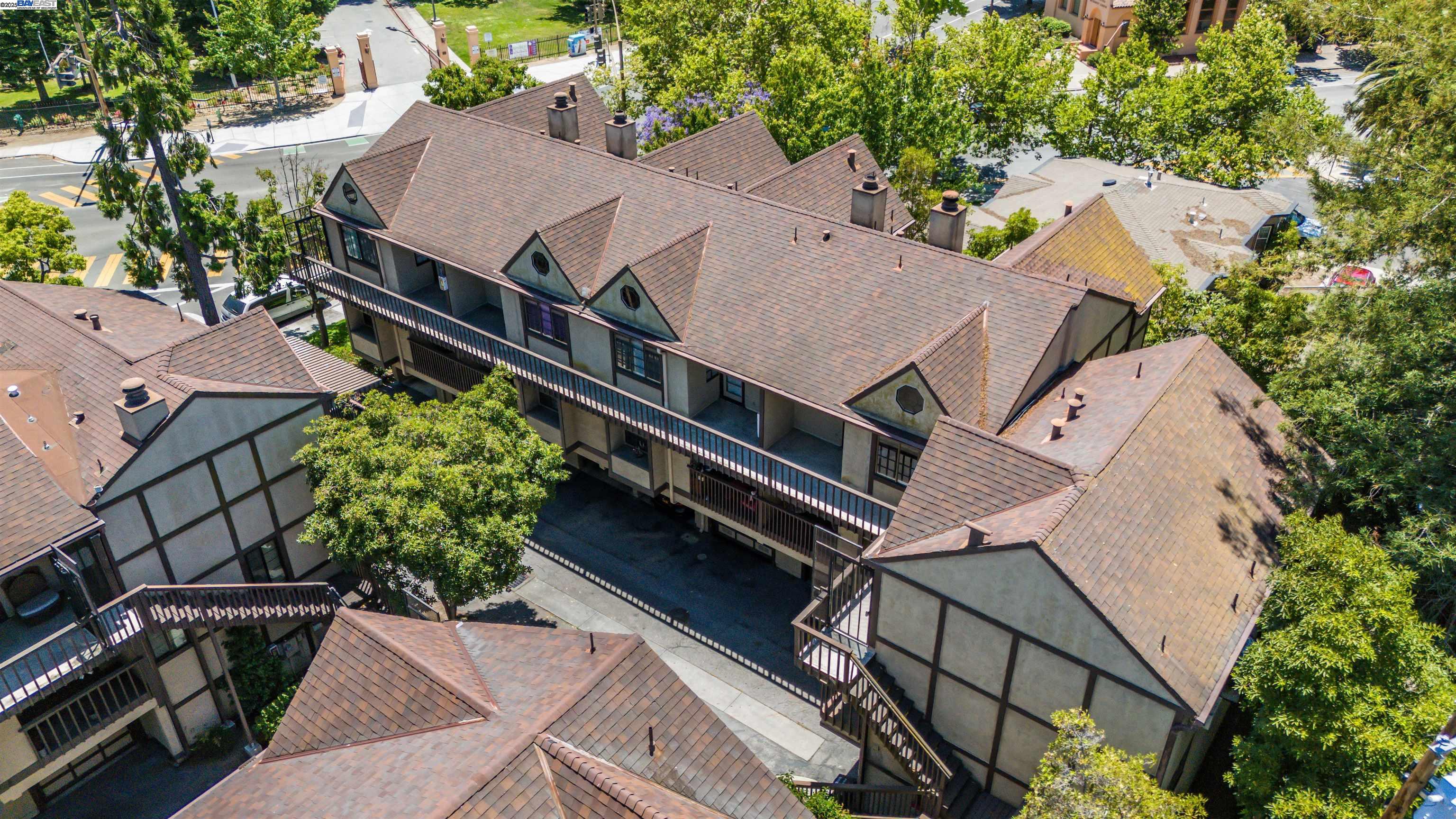 Detail Gallery Image 40 of 43 For 1116 Brewster Ave, Redwood City,  CA 94062-1310 - 2 Beds | 2/1 Baths