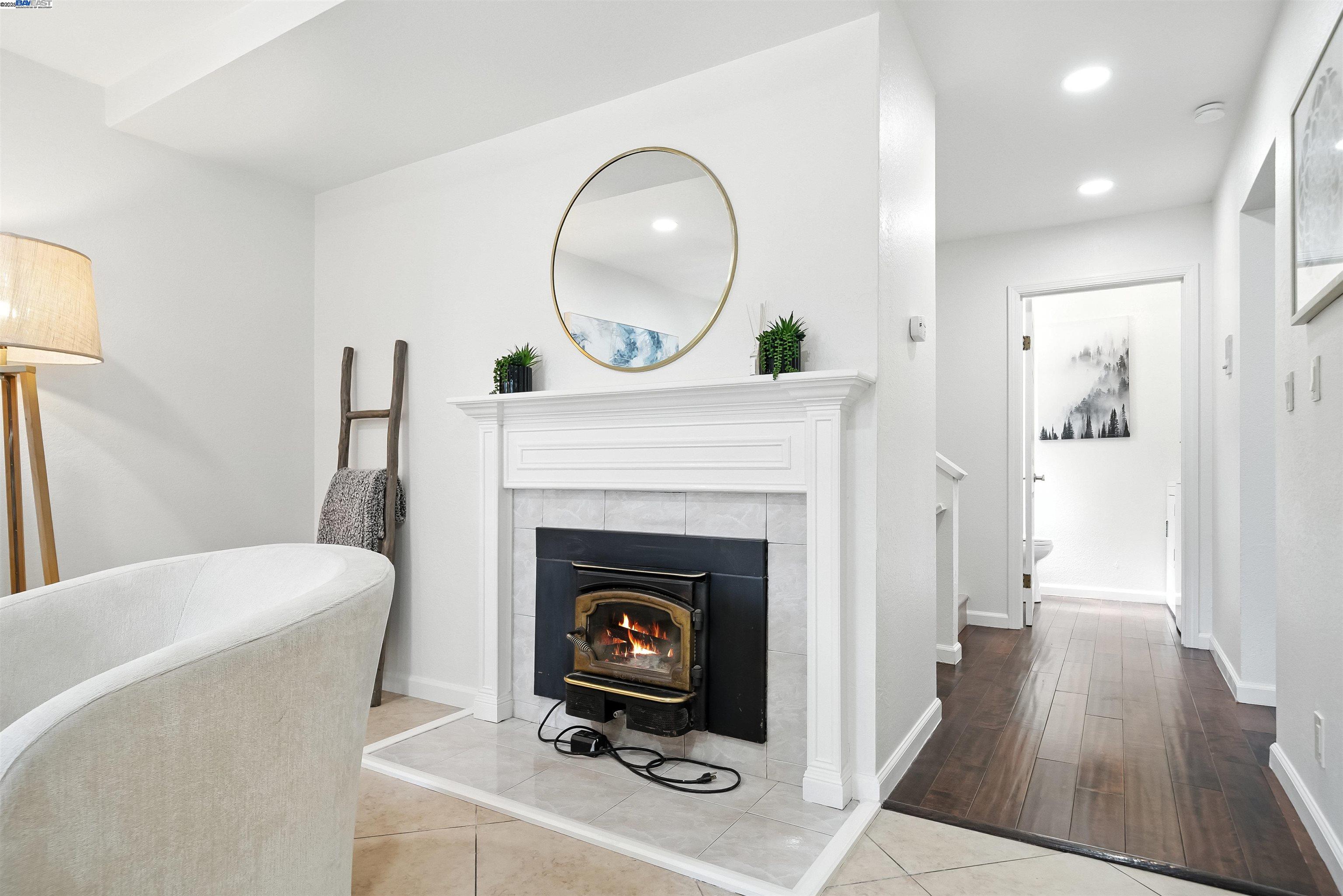 Detail Gallery Image 6 of 43 For 1116 Brewster Ave, Redwood City,  CA 94062-1310 - 2 Beds | 2/1 Baths