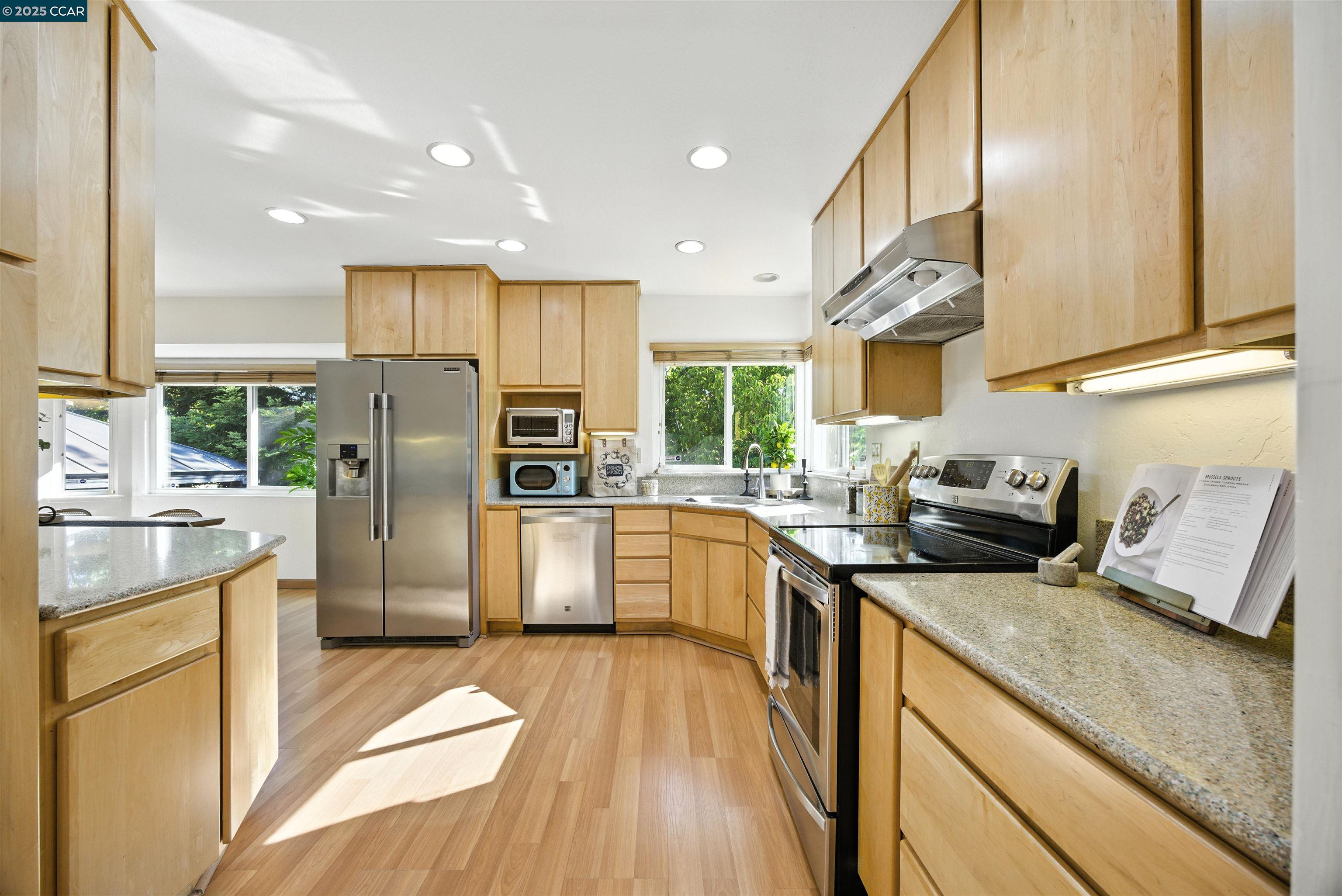Detail Gallery Image 11 of 42 For 5205 Forrestgreen Ct, Concord,  CA 94521 - 3 Beds | 2/1 Baths