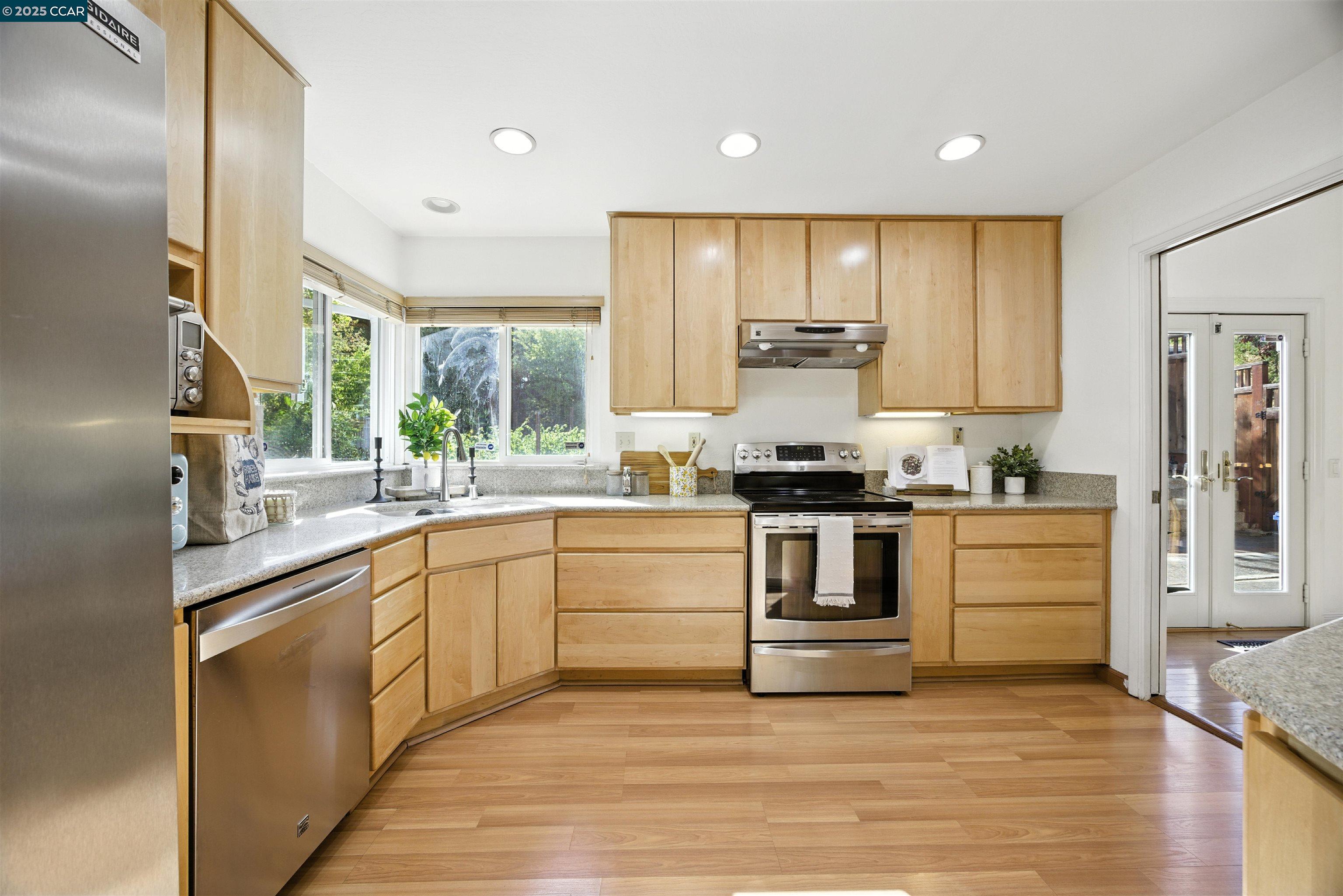 Detail Gallery Image 9 of 42 For 5205 Forrestgreen Ct, Concord,  CA 94521 - 3 Beds | 2/1 Baths