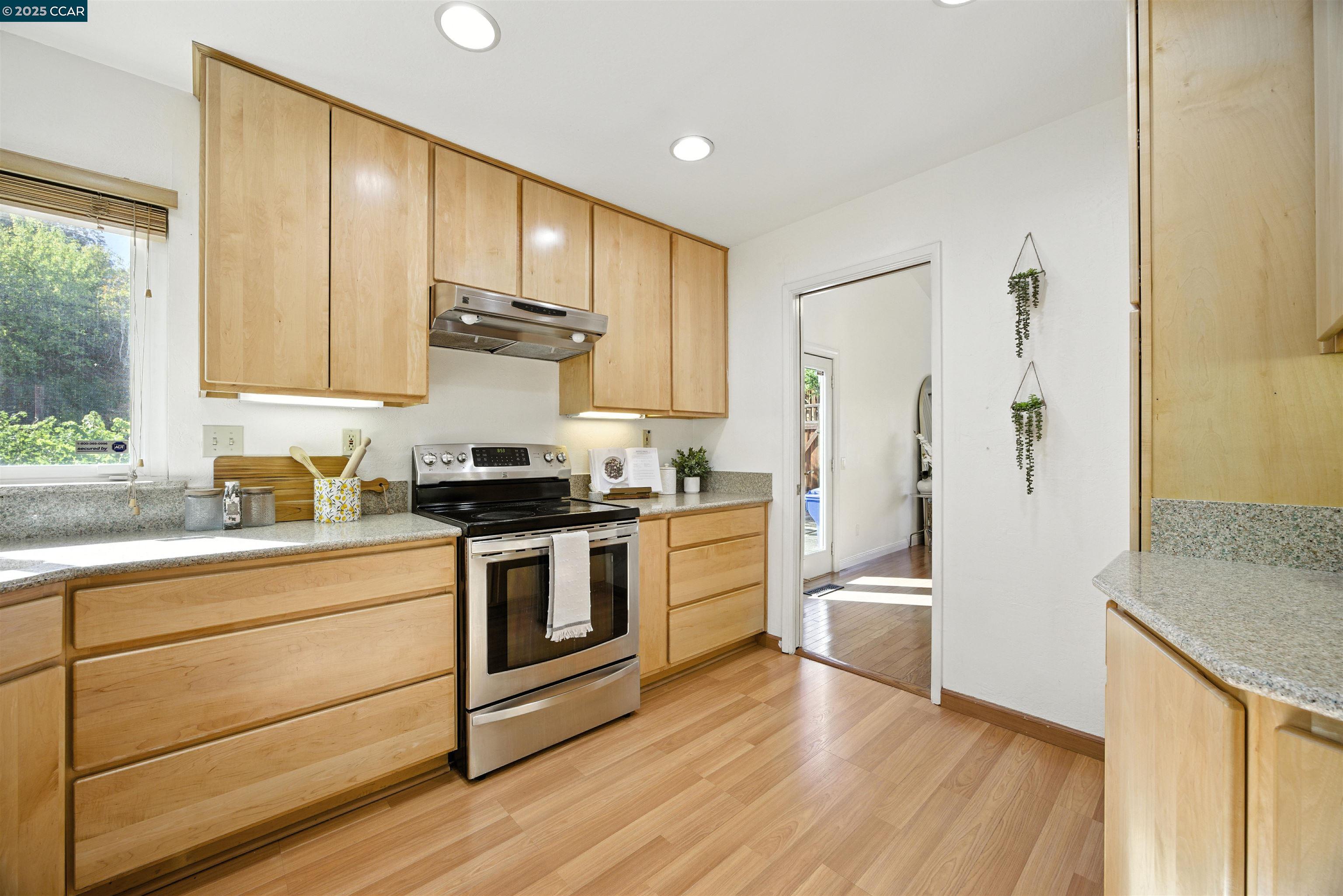 Detail Gallery Image 10 of 42 For 5205 Forrestgreen Ct, Concord,  CA 94521 - 3 Beds | 2/1 Baths