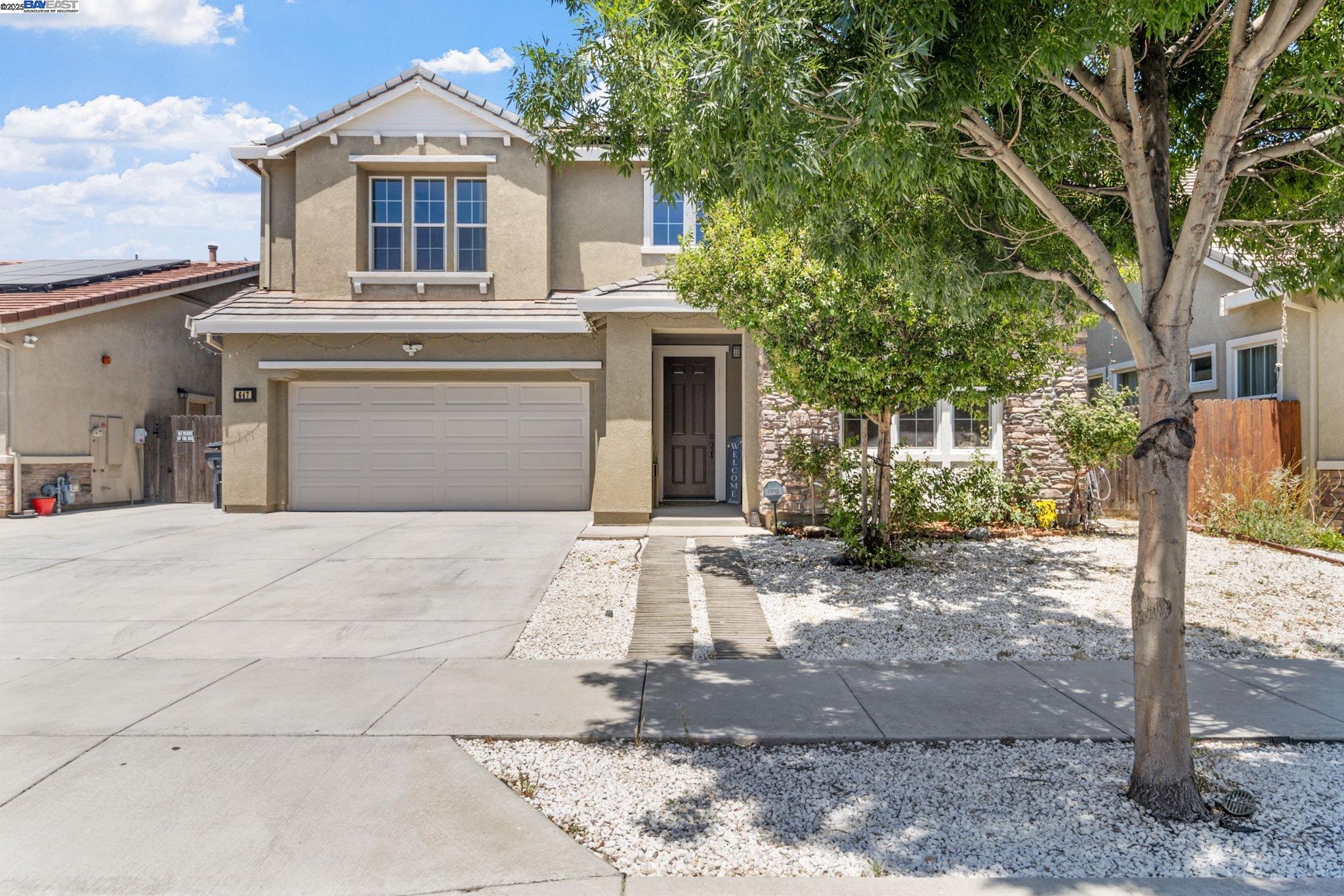 Detail Gallery Image 2 of 39 For 647 Tantaros Ln, Tracy,  CA 95376 - 4 Beds | 3 Baths
