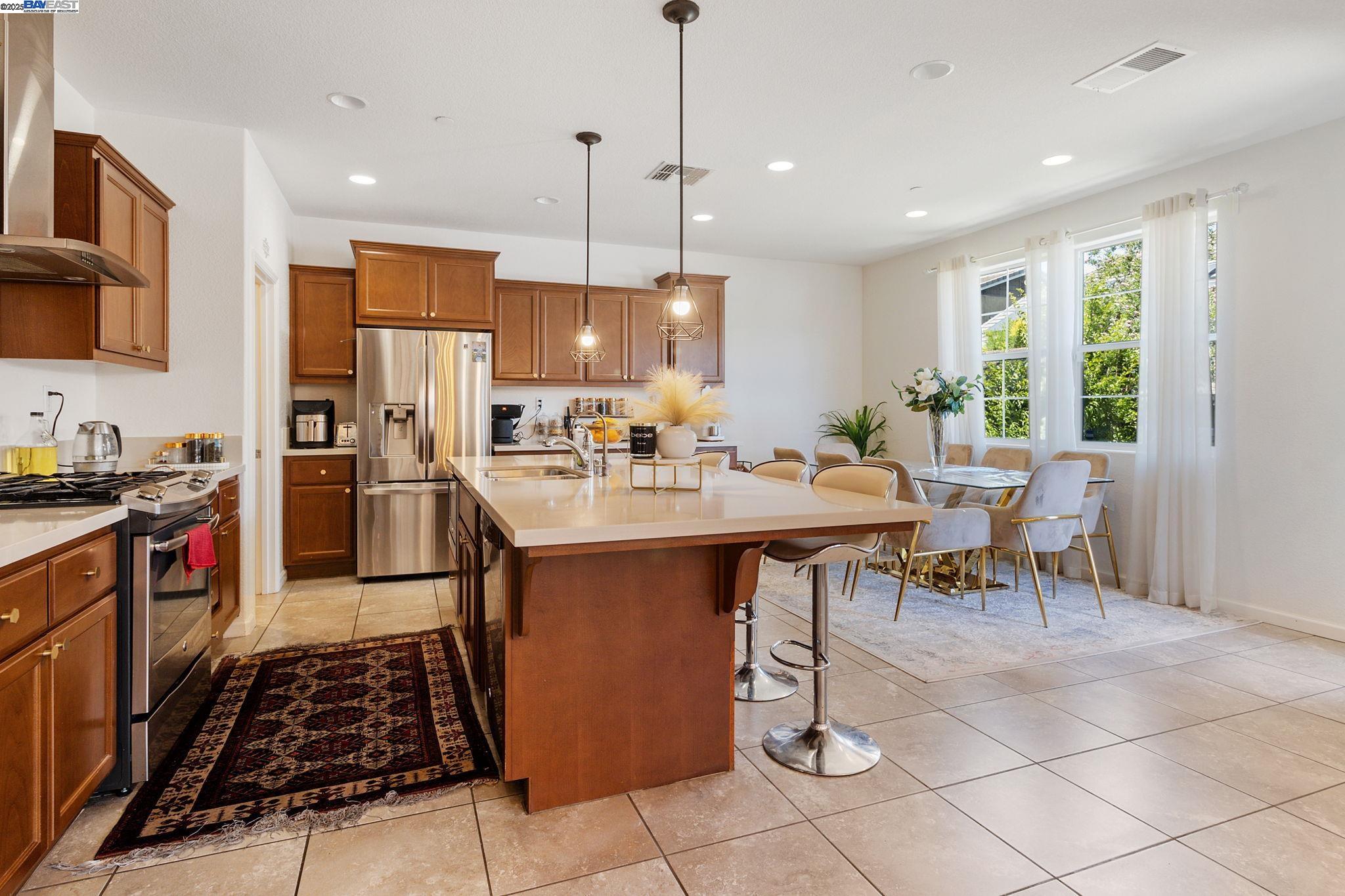 Detail Gallery Image 12 of 39 For 647 Tantaros Ln, Tracy,  CA 95376 - 4 Beds | 3 Baths