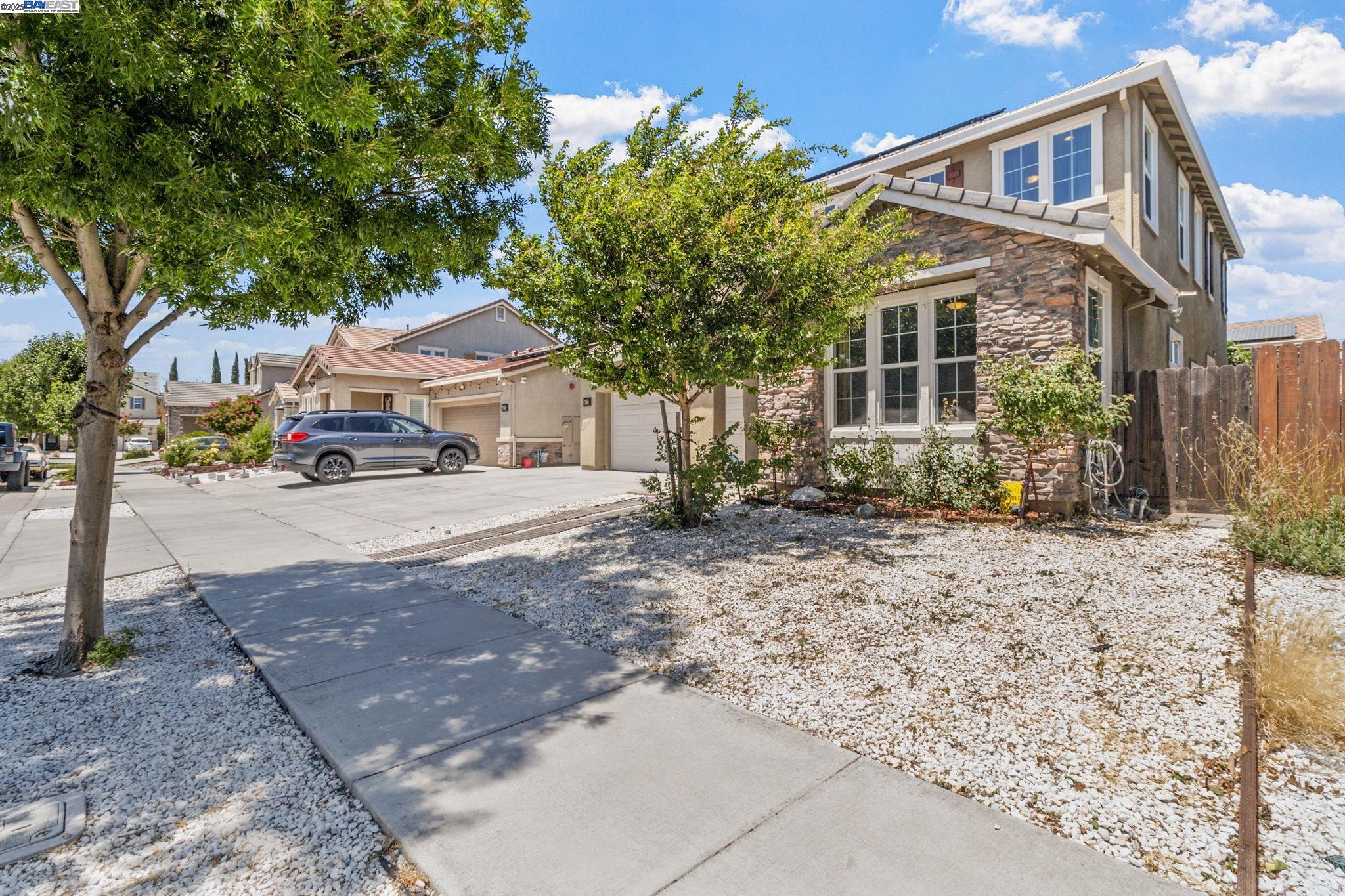 Detail Gallery Image 3 of 39 For 647 Tantaros Ln, Tracy,  CA 95376 - 4 Beds | 3 Baths