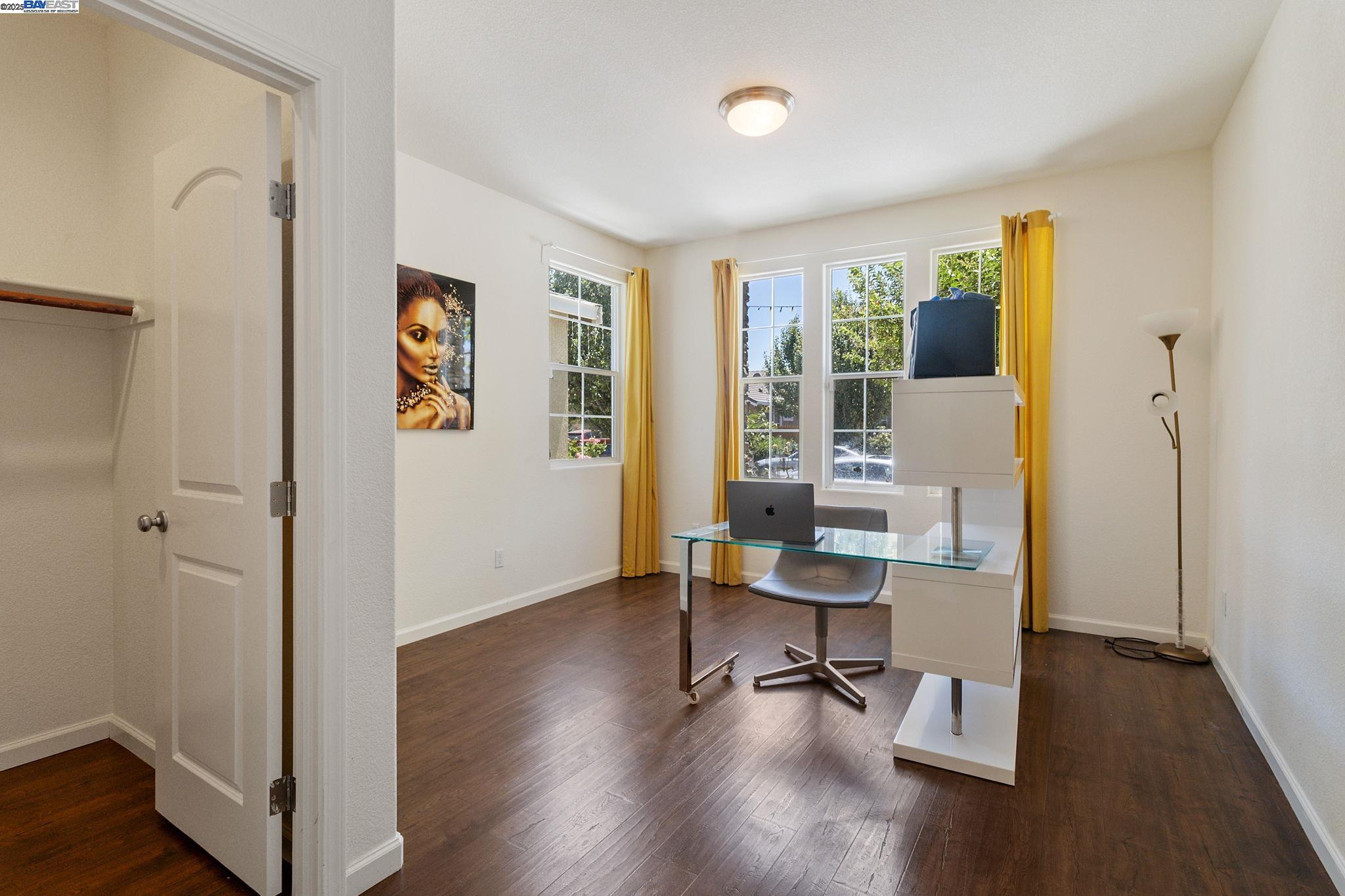 Detail Gallery Image 4 of 39 For 647 Tantaros Ln, Tracy,  CA 95376 - 4 Beds | 3 Baths