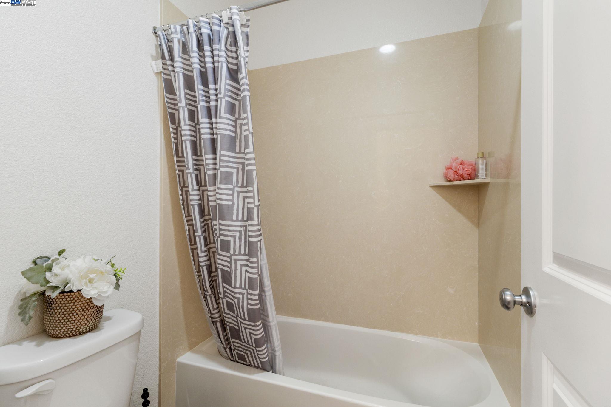 Detail Gallery Image 31 of 39 For 647 Tantaros Ln, Tracy,  CA 95376 - 4 Beds | 3 Baths