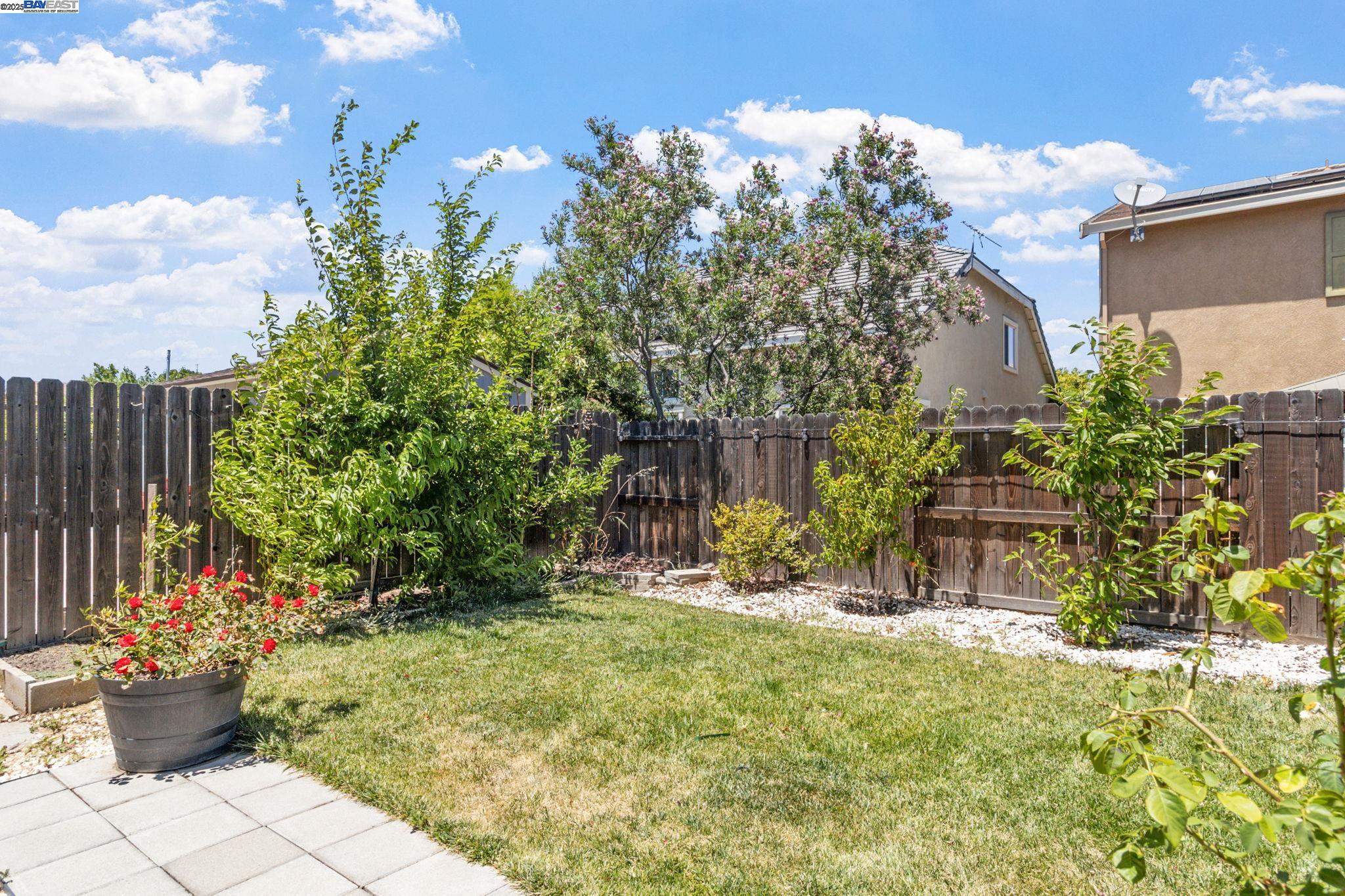 Detail Gallery Image 39 of 39 For 647 Tantaros Ln, Tracy,  CA 95376 - 4 Beds | 3 Baths