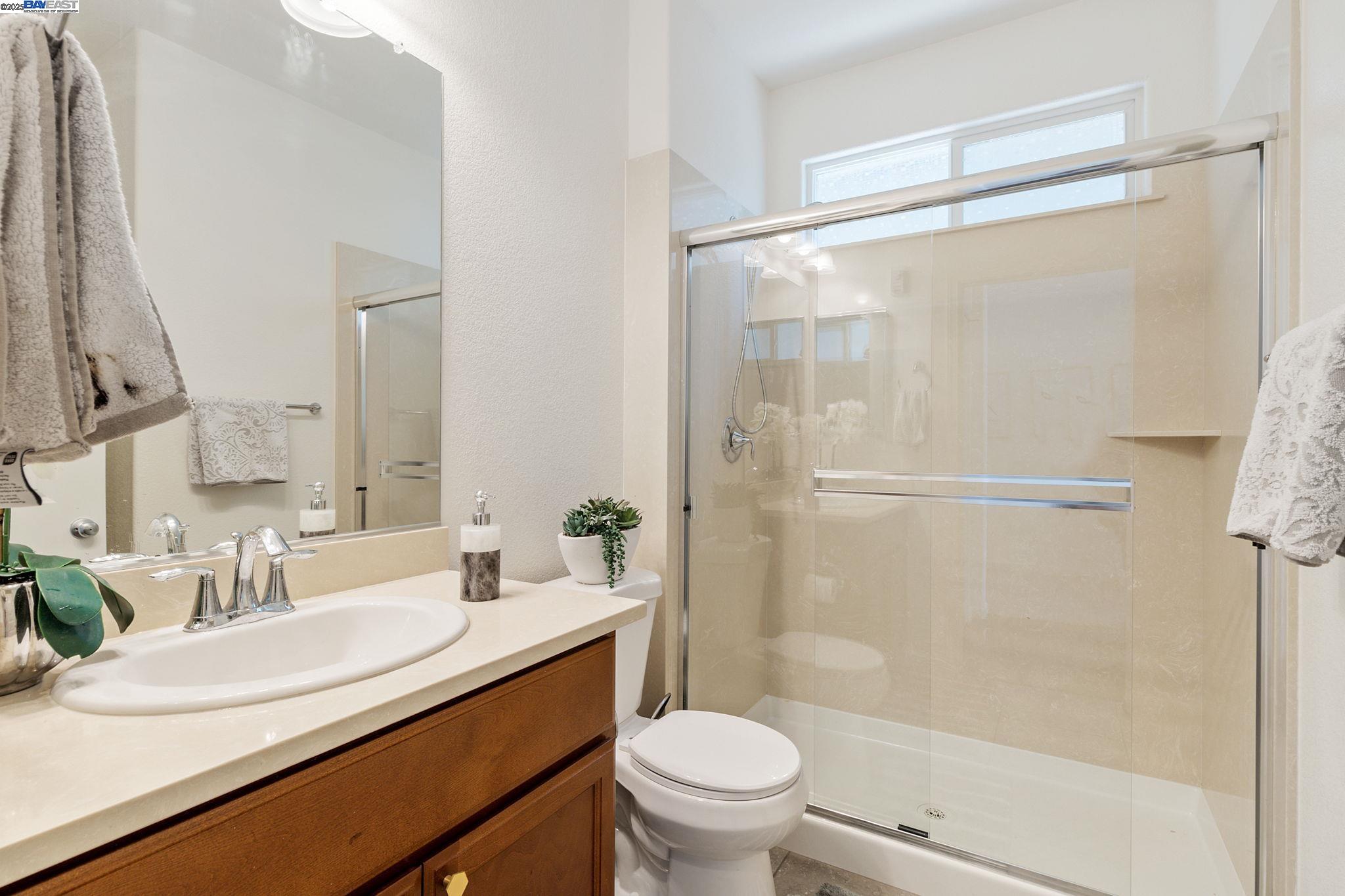 Detail Gallery Image 5 of 39 For 647 Tantaros Ln, Tracy,  CA 95376 - 4 Beds | 3 Baths