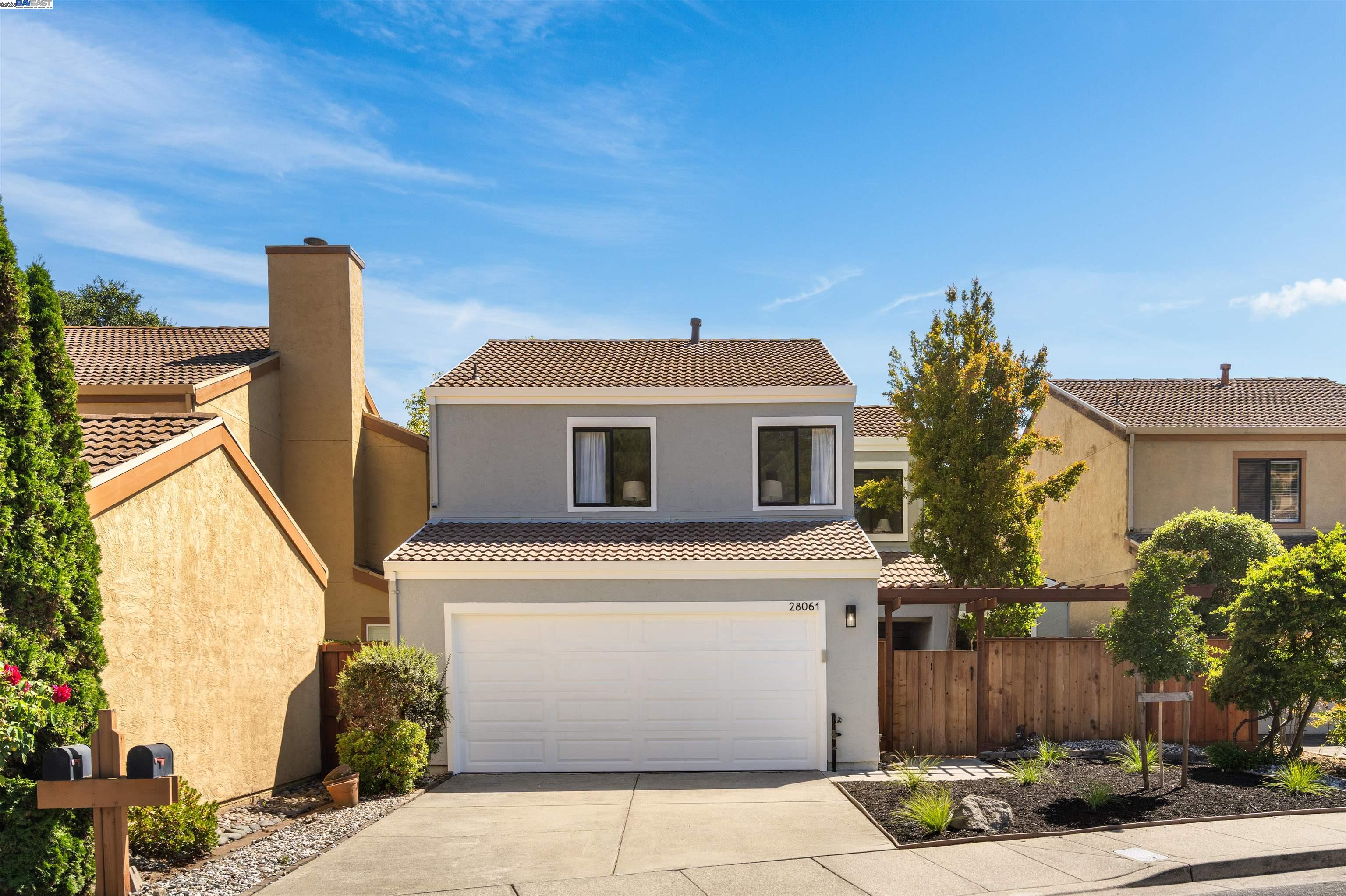 Detail Gallery Image 2 of 49 For 28061 Thorup Ln, Hayward,  CA 94542 - 3 Beds | 3 Baths
