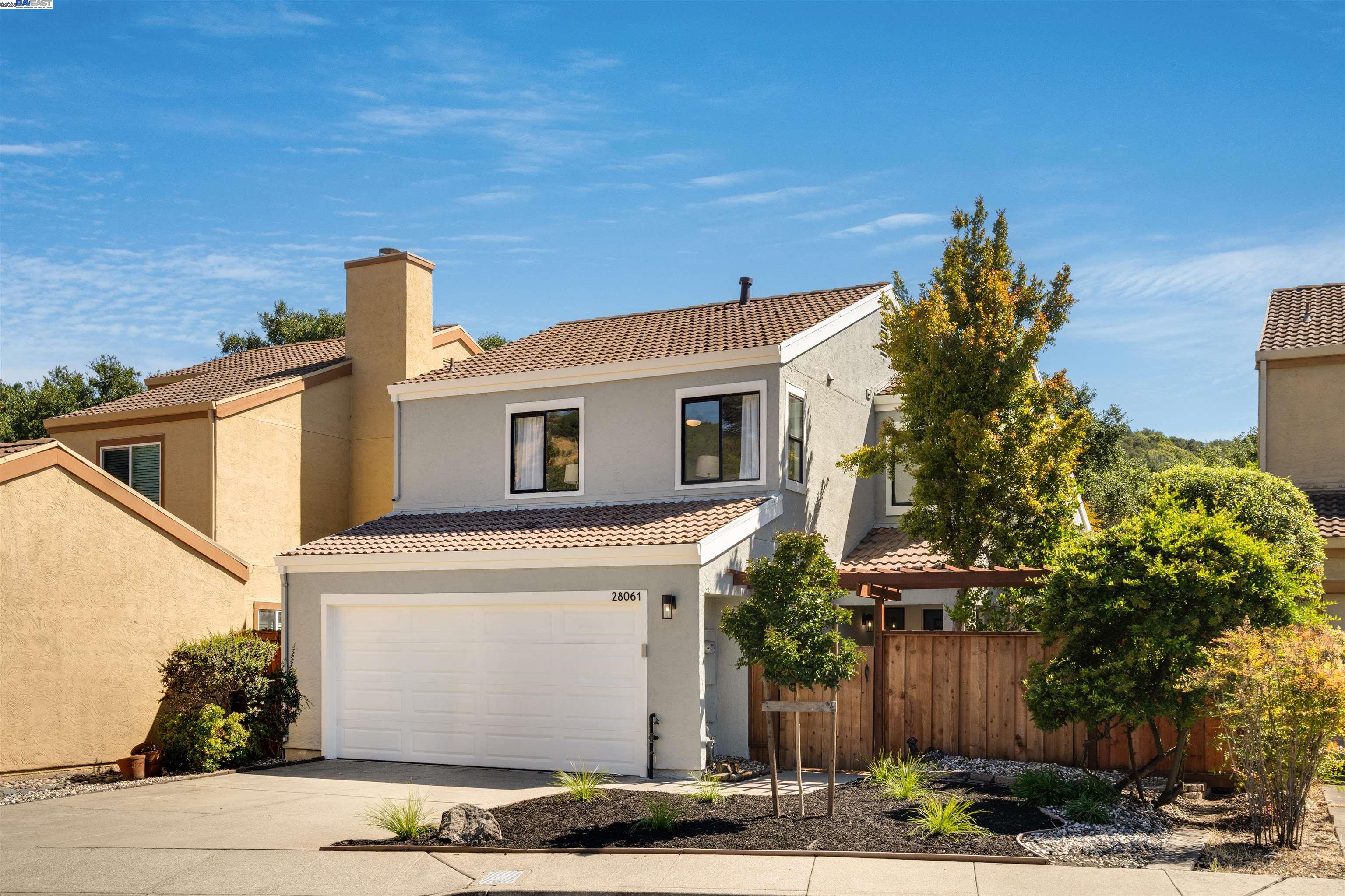 Detail Gallery Image 3 of 49 For 28061 Thorup Ln, Hayward,  CA 94542 - 3 Beds | 3 Baths