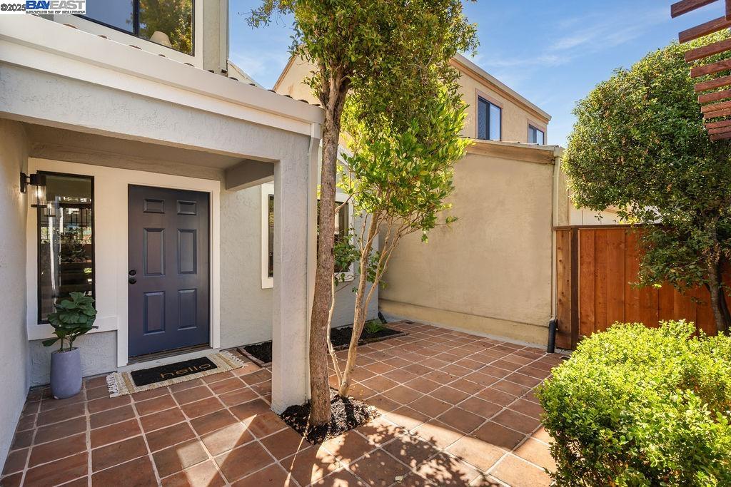 Detail Gallery Image 4 of 49 For 28061 Thorup Ln, Hayward,  CA 94542 - 3 Beds | 3 Baths