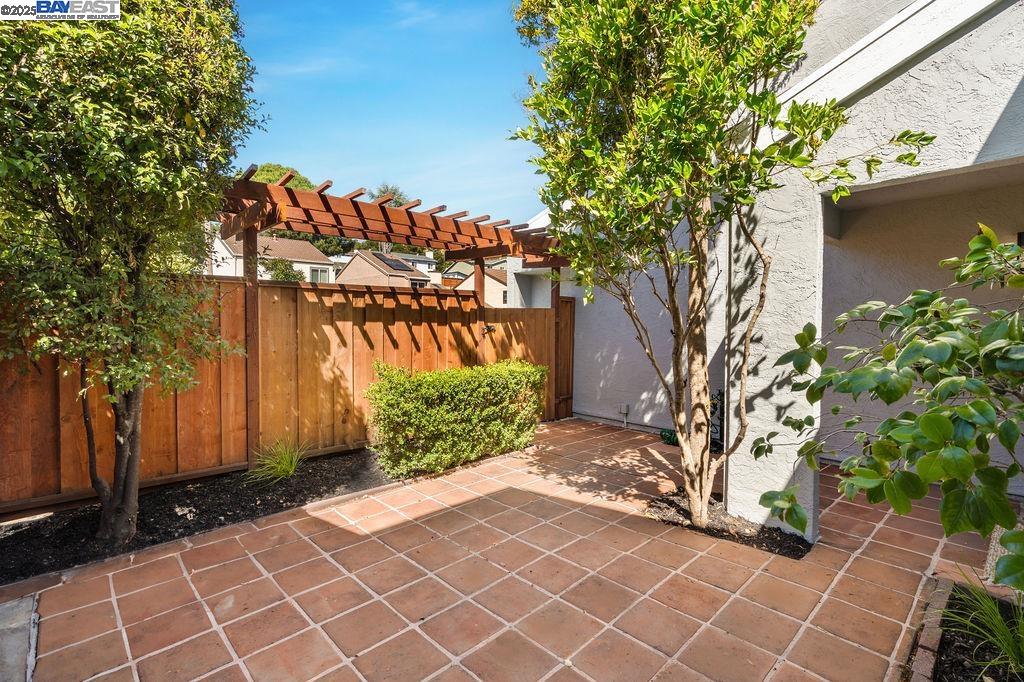 Detail Gallery Image 5 of 49 For 28061 Thorup Ln, Hayward,  CA 94542 - 3 Beds | 3 Baths
