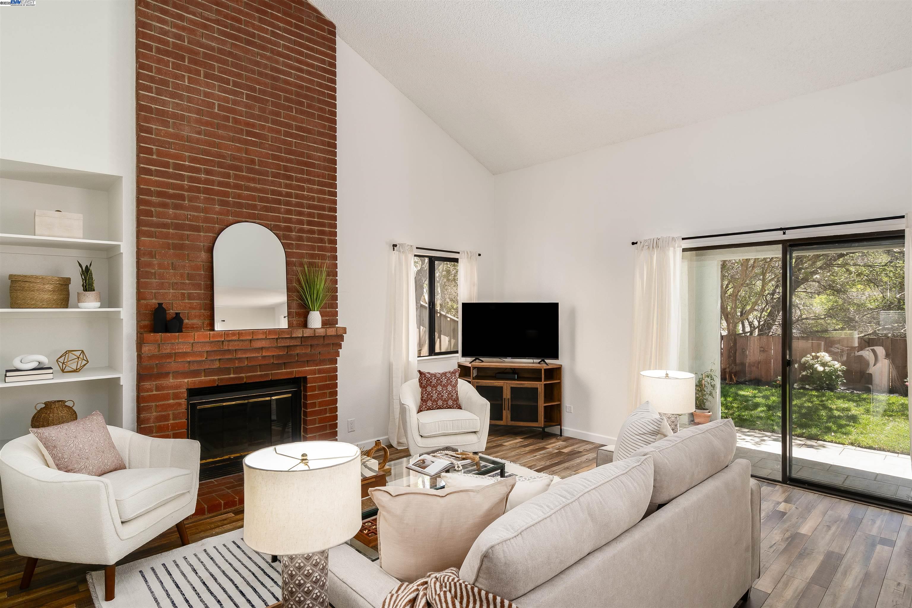 Detail Gallery Image 7 of 49 For 28061 Thorup Ln, Hayward,  CA 94542 - 3 Beds | 3 Baths