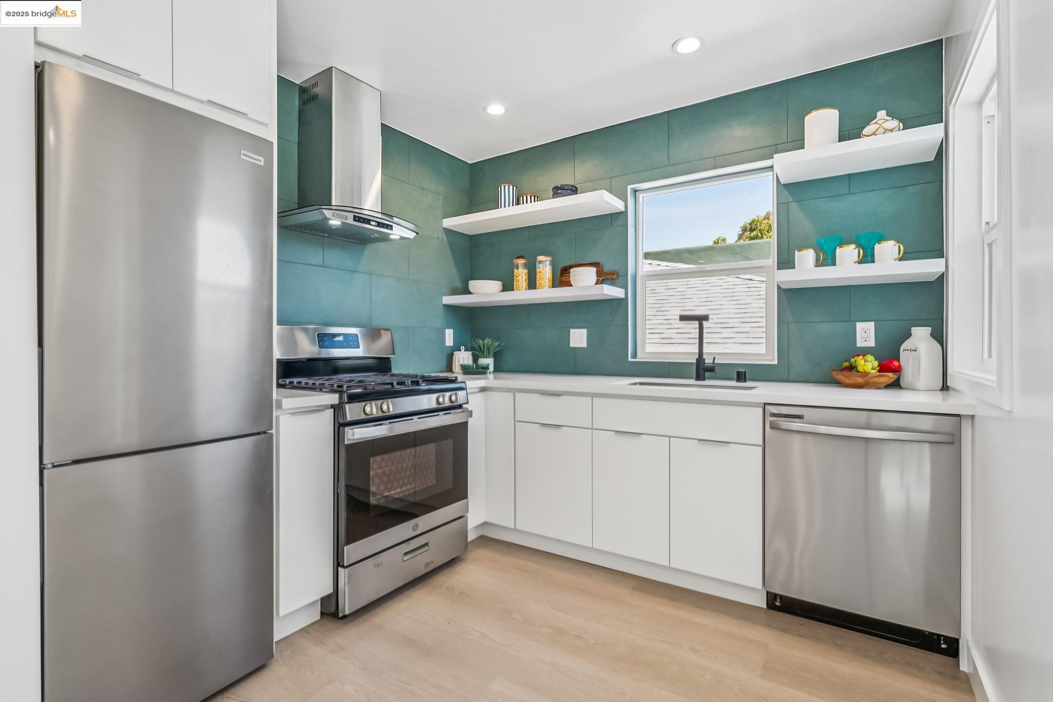 Detail Gallery Image 10 of 52 For 1606 Stannage Ave, Berkeley,  CA 94702 - 4 Beds | 2 Baths