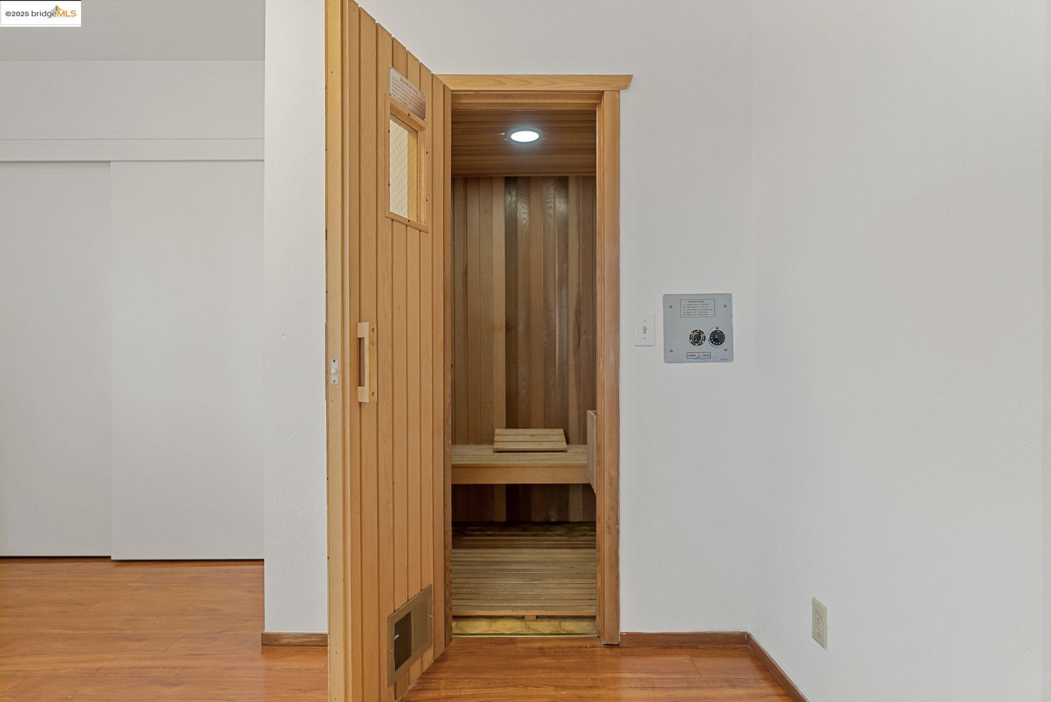 Detail Gallery Image 17 of 23 For 3501 35th Ave #2,  Oakland,  CA 94619 - 2 Beds | 1/1 Baths