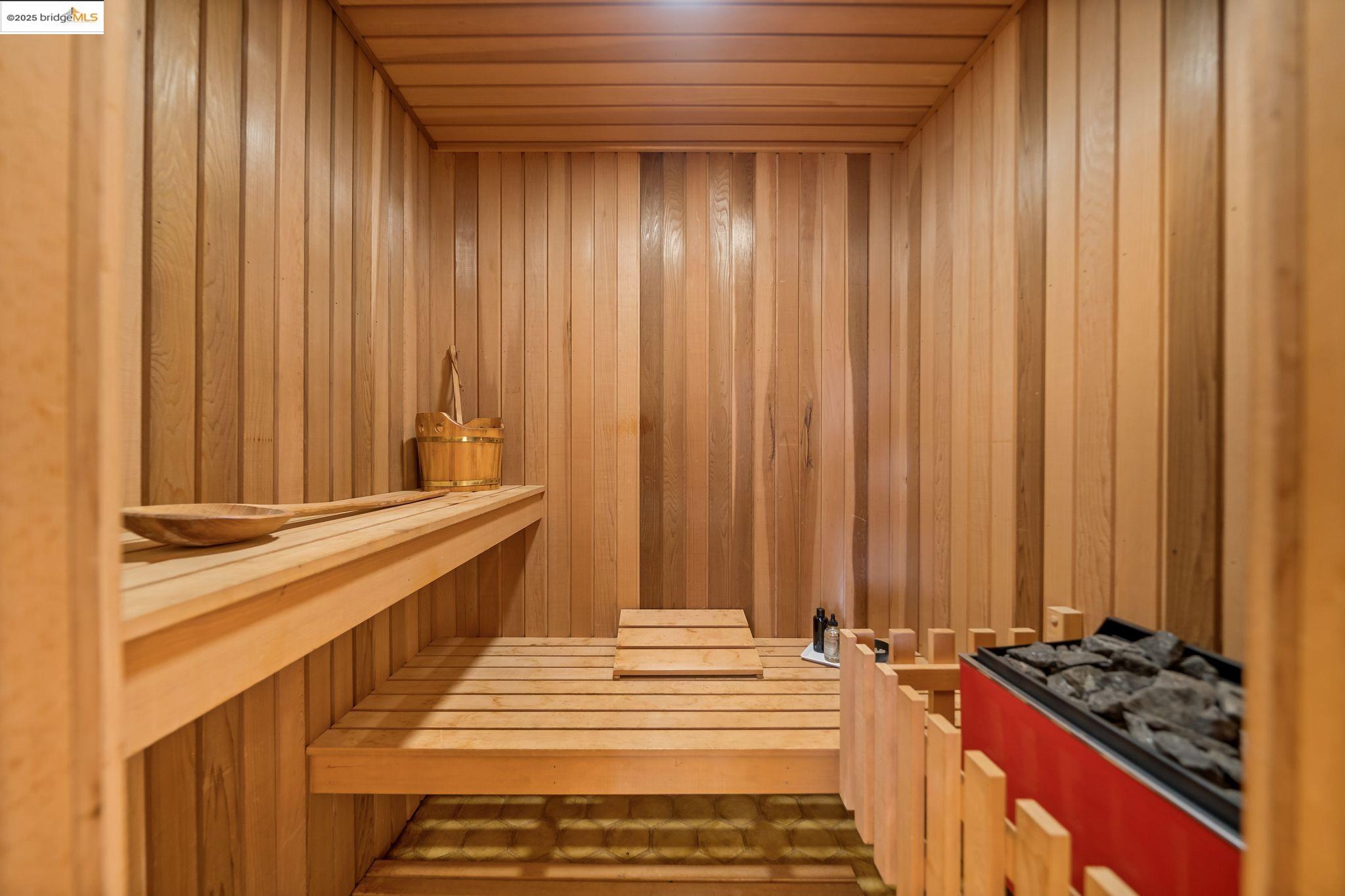 Detail Gallery Image 5 of 23 For 3501 35th Ave #2,  Oakland,  CA 94619 - 2 Beds | 1/1 Baths